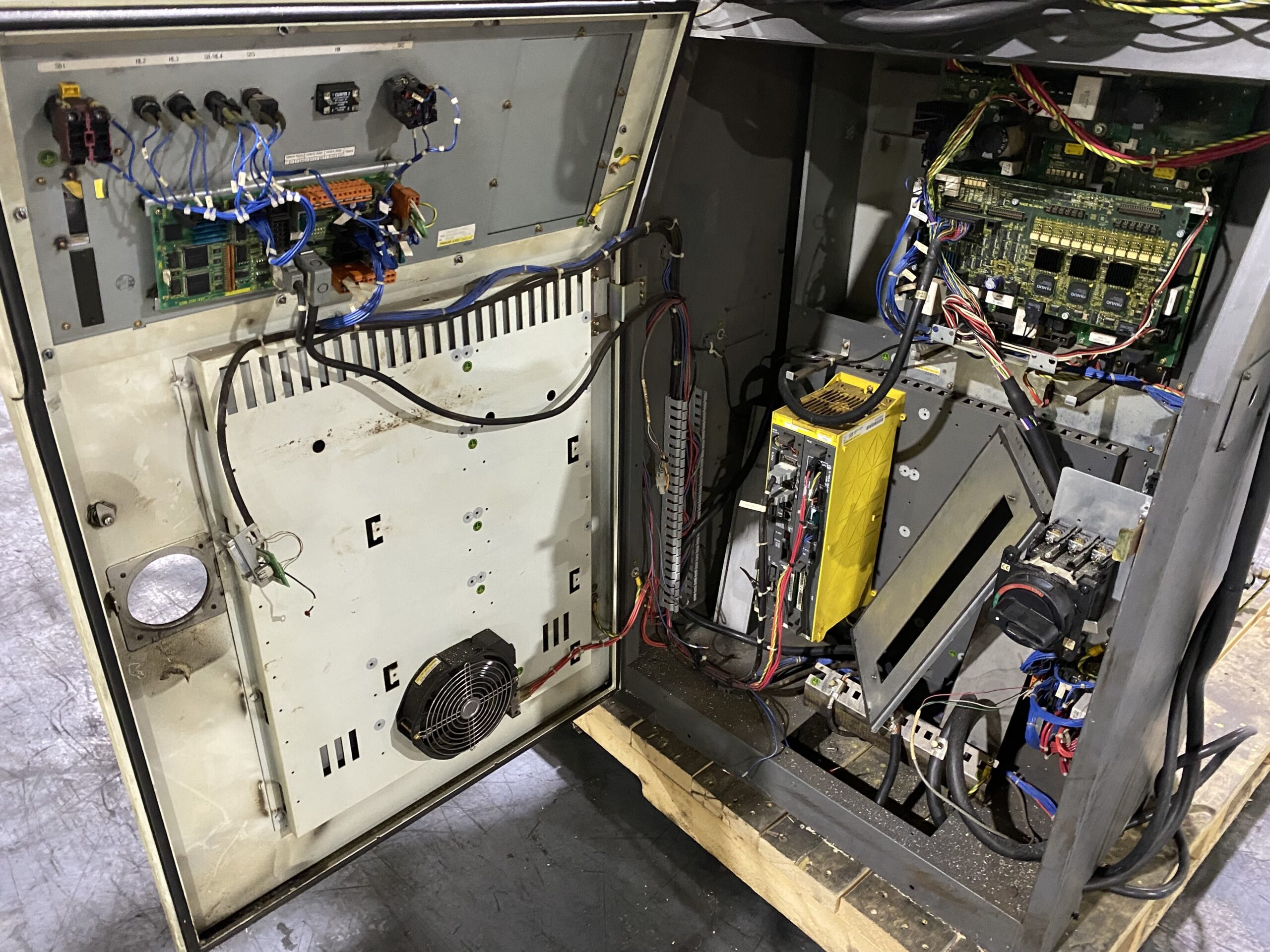Fanuc ArcMate 120iC Complete with R‑30iA Controller REFURBISHED 5