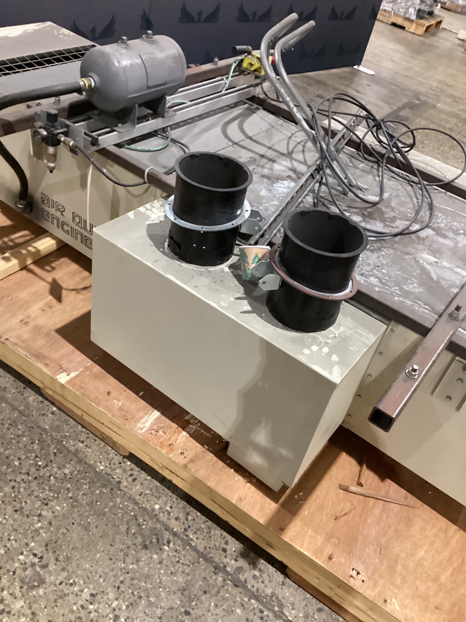 AIR QUALITY ENGINEERING AQE4000 FUME EXTRACTOR USED 3