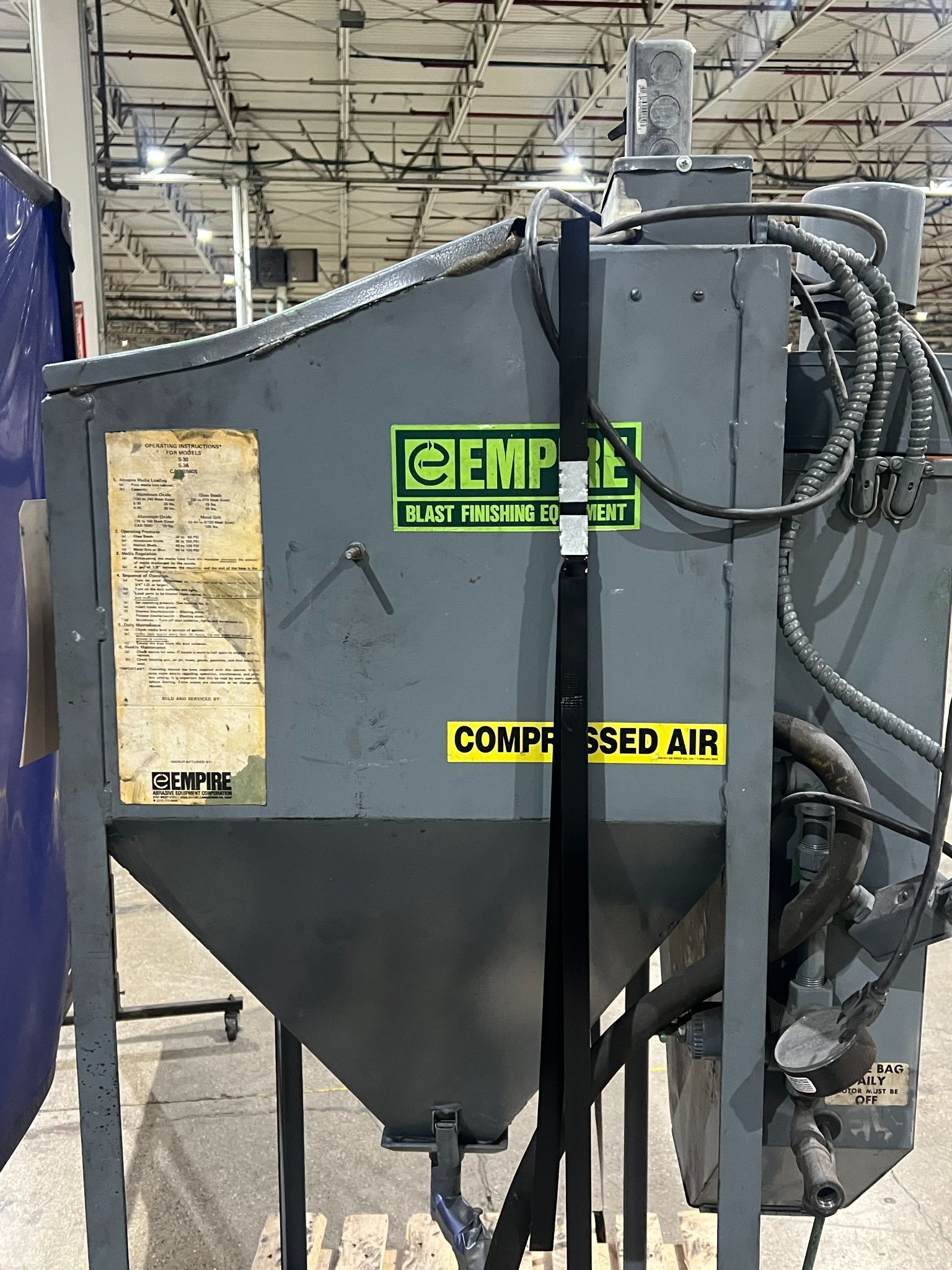 EMPIRE ABRASIVE EQUIPMENT S-30 SANDBLAST CABINET EQUIPMENT USED 0