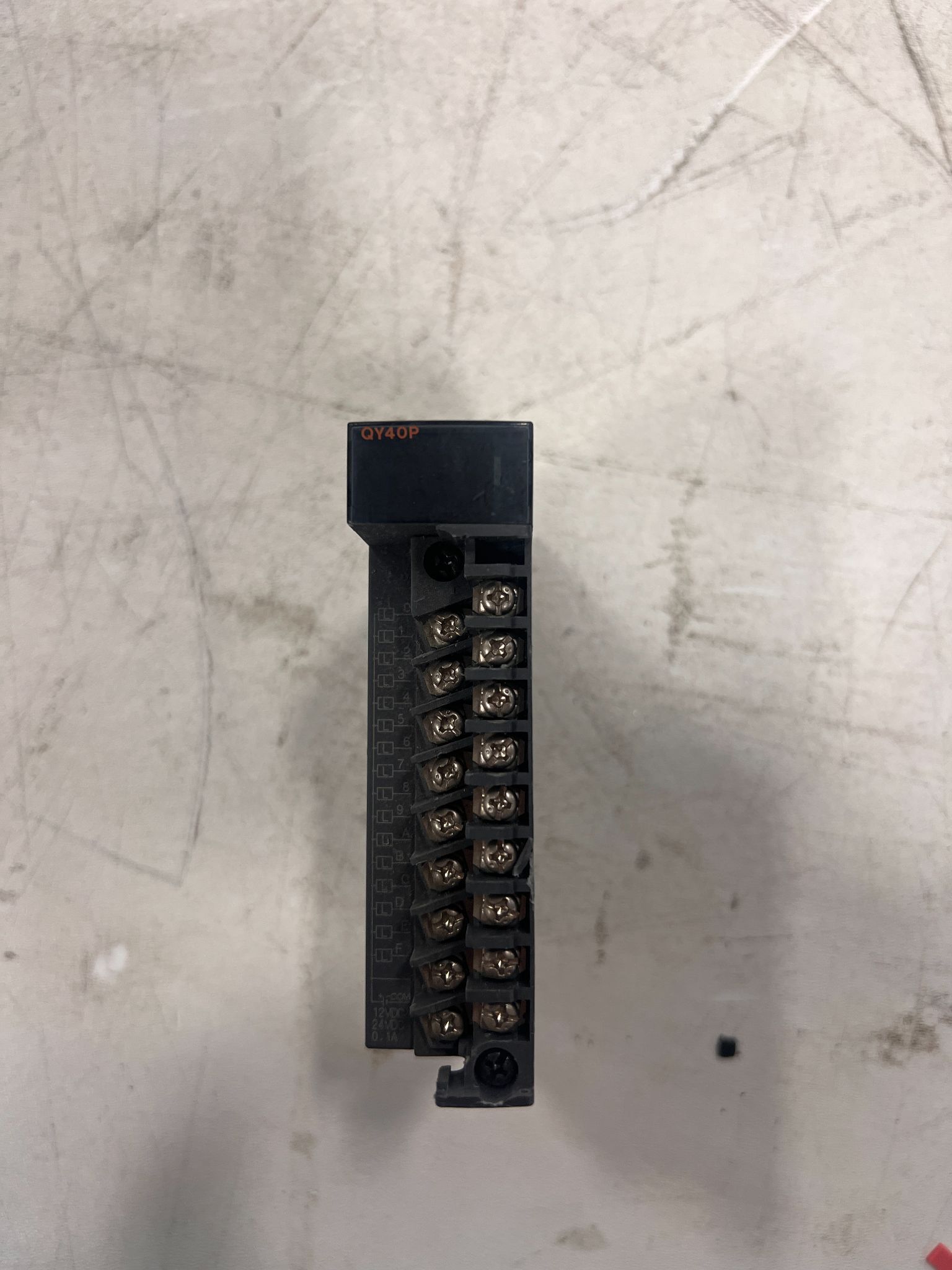MITSUBISHI QY40P MELSEC-Q Digital Output Module USED 0