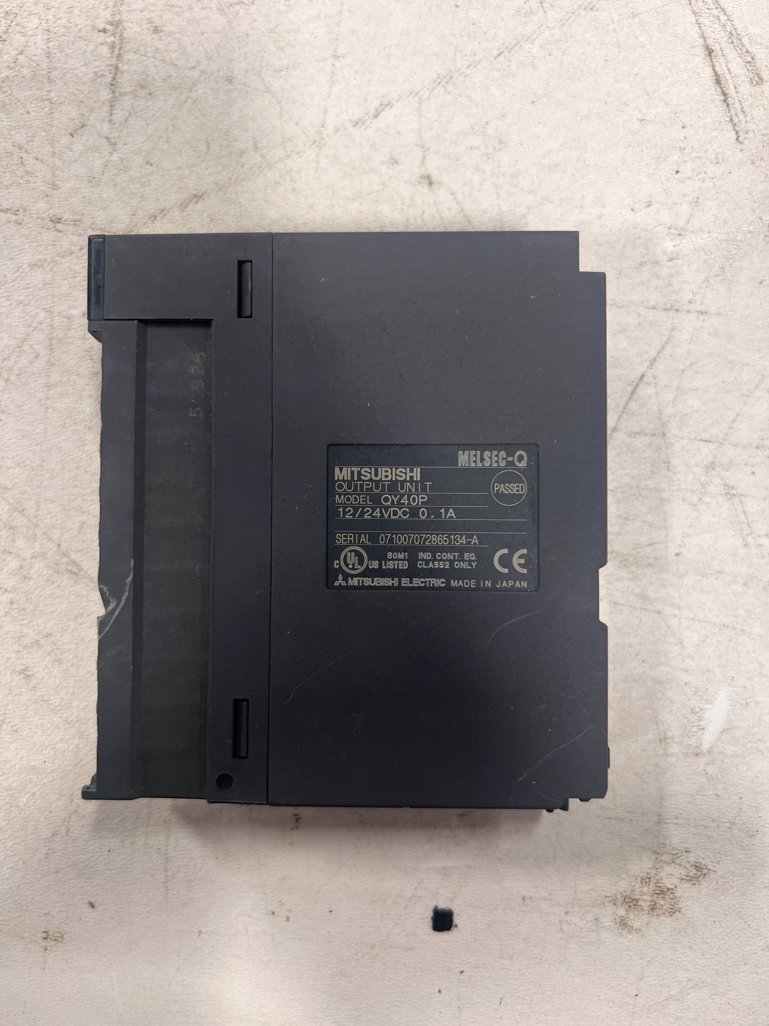 MITSUBISHI QY40P MELSEC-Q Digital Output Module USED 1