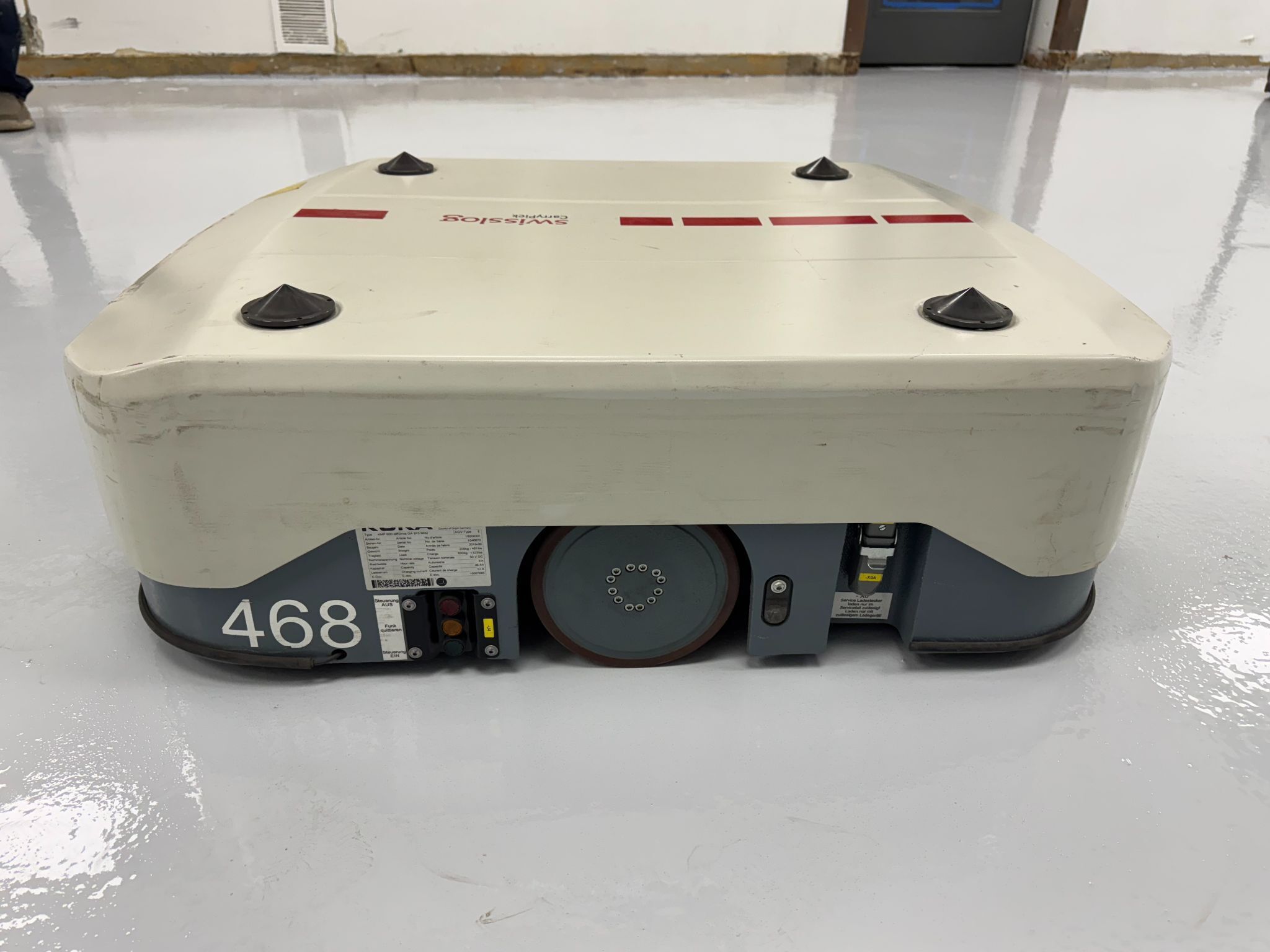 KUKA AGVs - SOLD IN LOTS OF 10 - MODEL KMP600 BATTERIES AND CHARGER INCLUDED 0