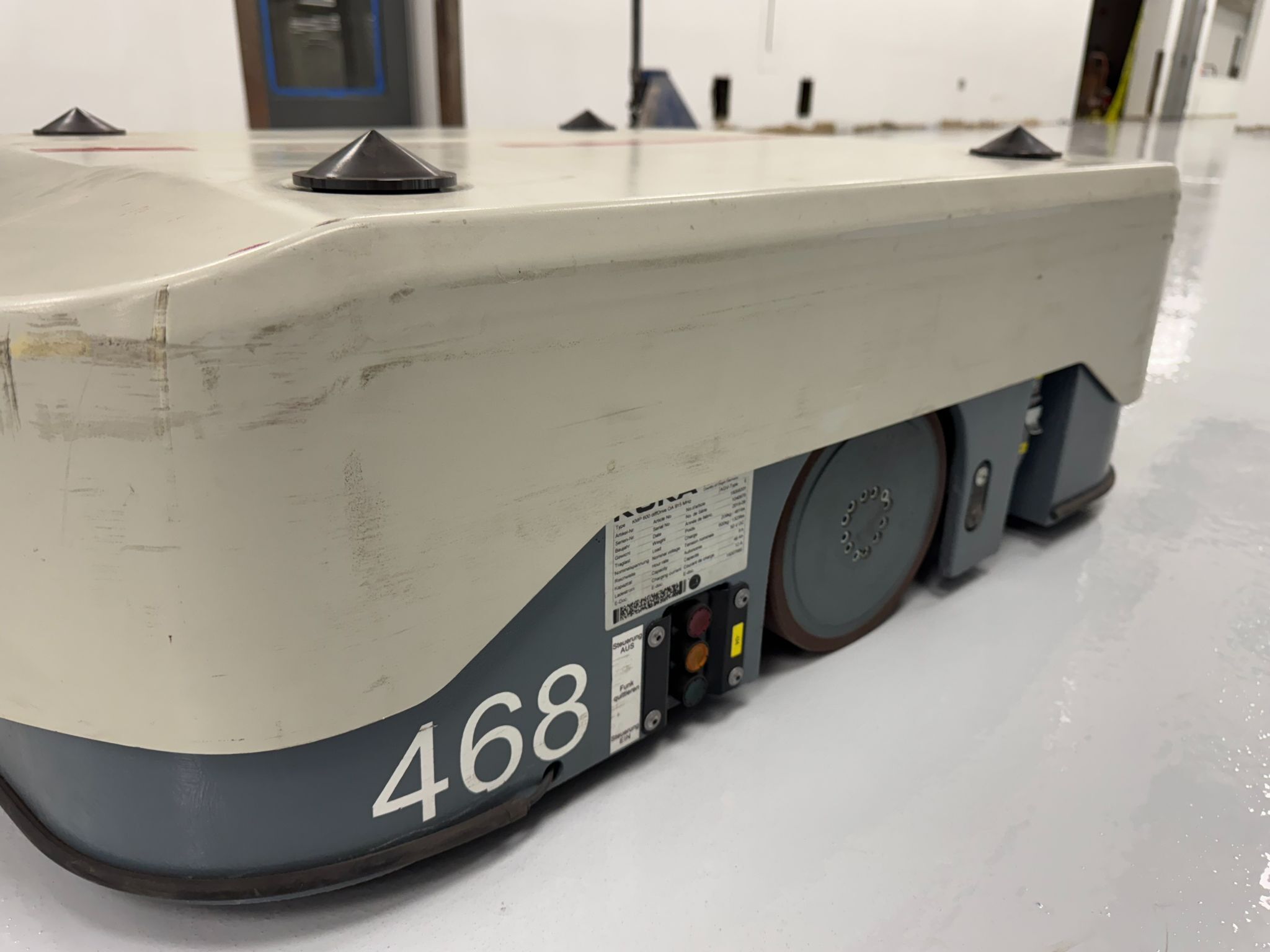 KUKA AGVs - SOLD IN LOTS OF 10 - MODEL KMP600 BATTERIES AND CHARGER INCLUDED 5