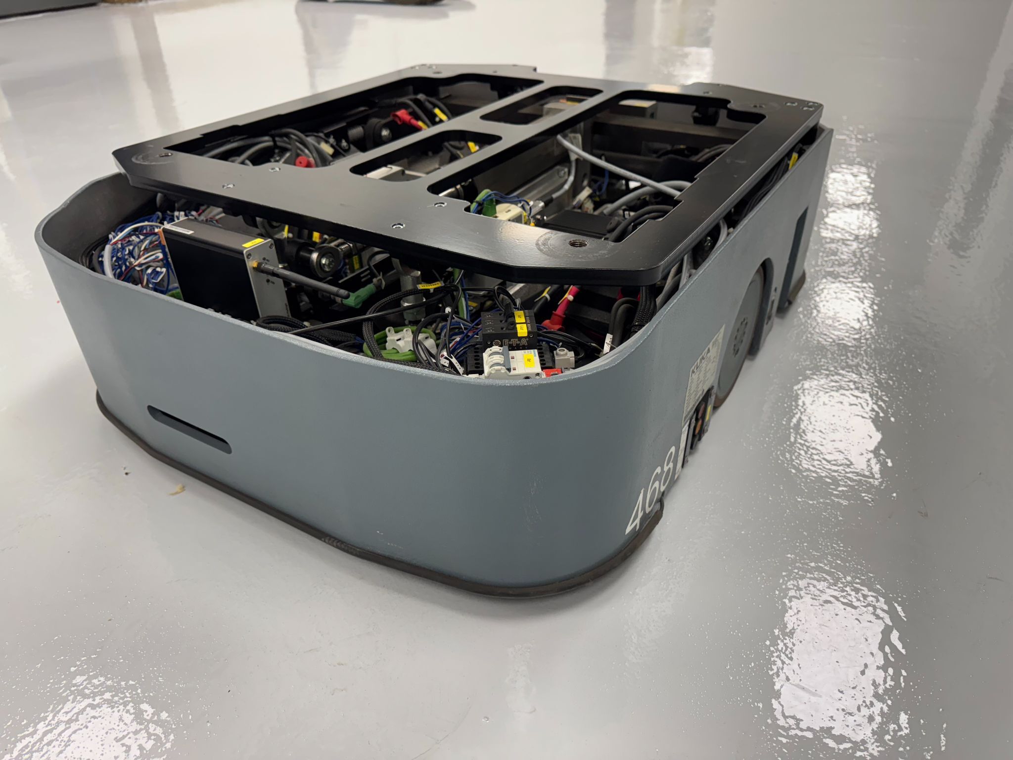 KUKA AGVs - SOLD IN LOTS OF 10 - MODEL KMP600 BATTERIES AND CHARGER INCLUDED 16