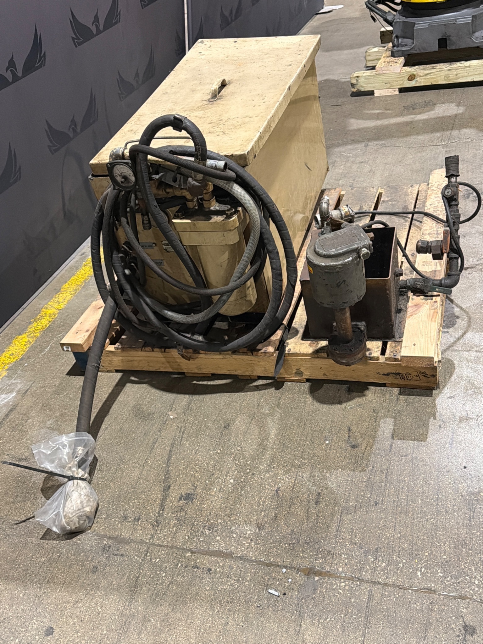 HILLIARD Fluid Reservoir Tank & Pump System USED AS-IS 1