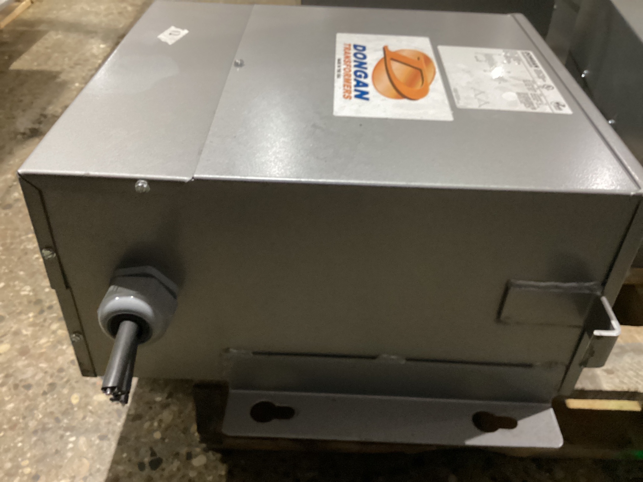 DONGAN 76‑0209SH 9 KVA Transformer 480V - 240V USED 1