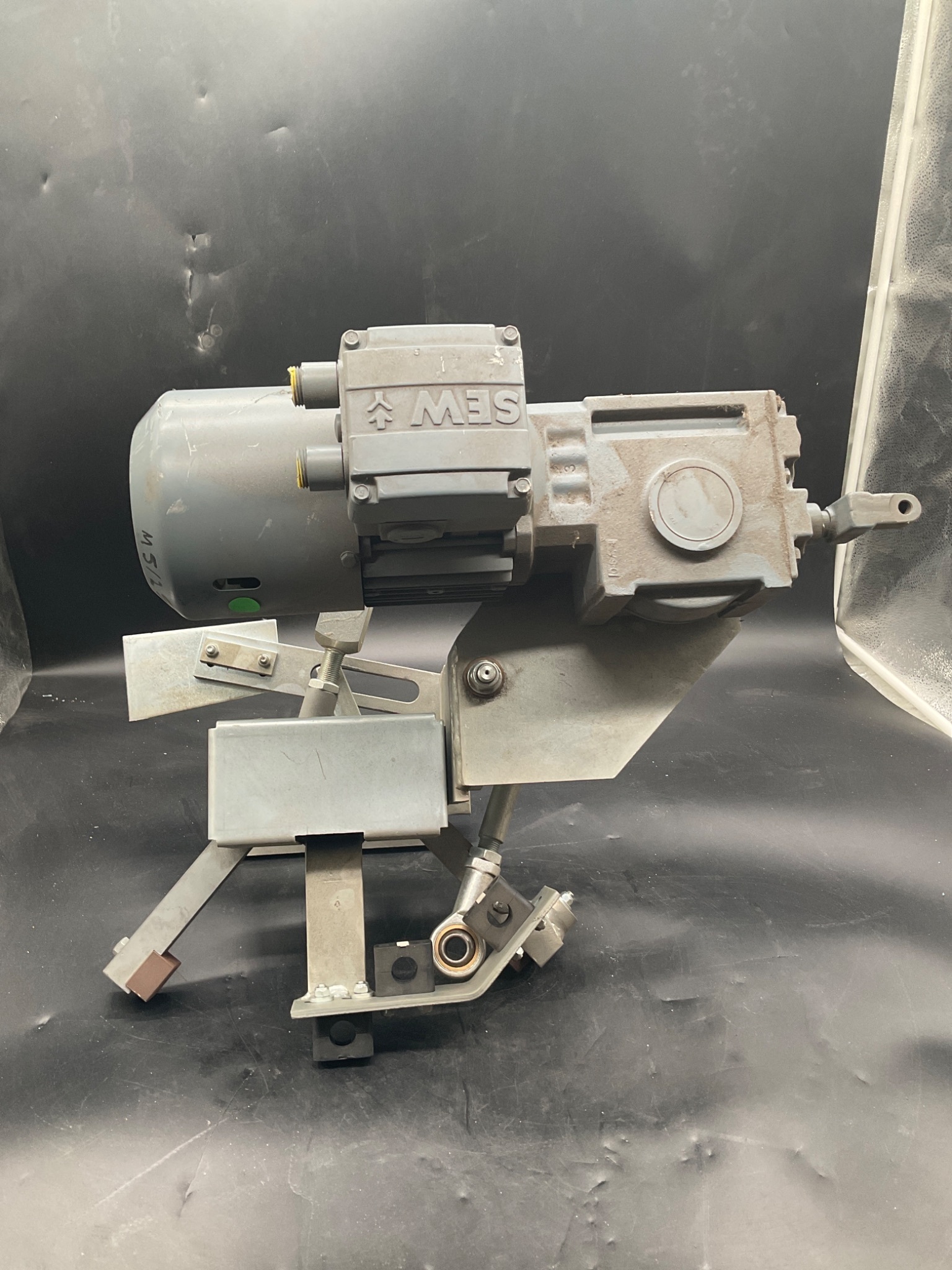 SEW-Eurodrive HW30 DT71D6/BMG/IS Gearmotor USED 0