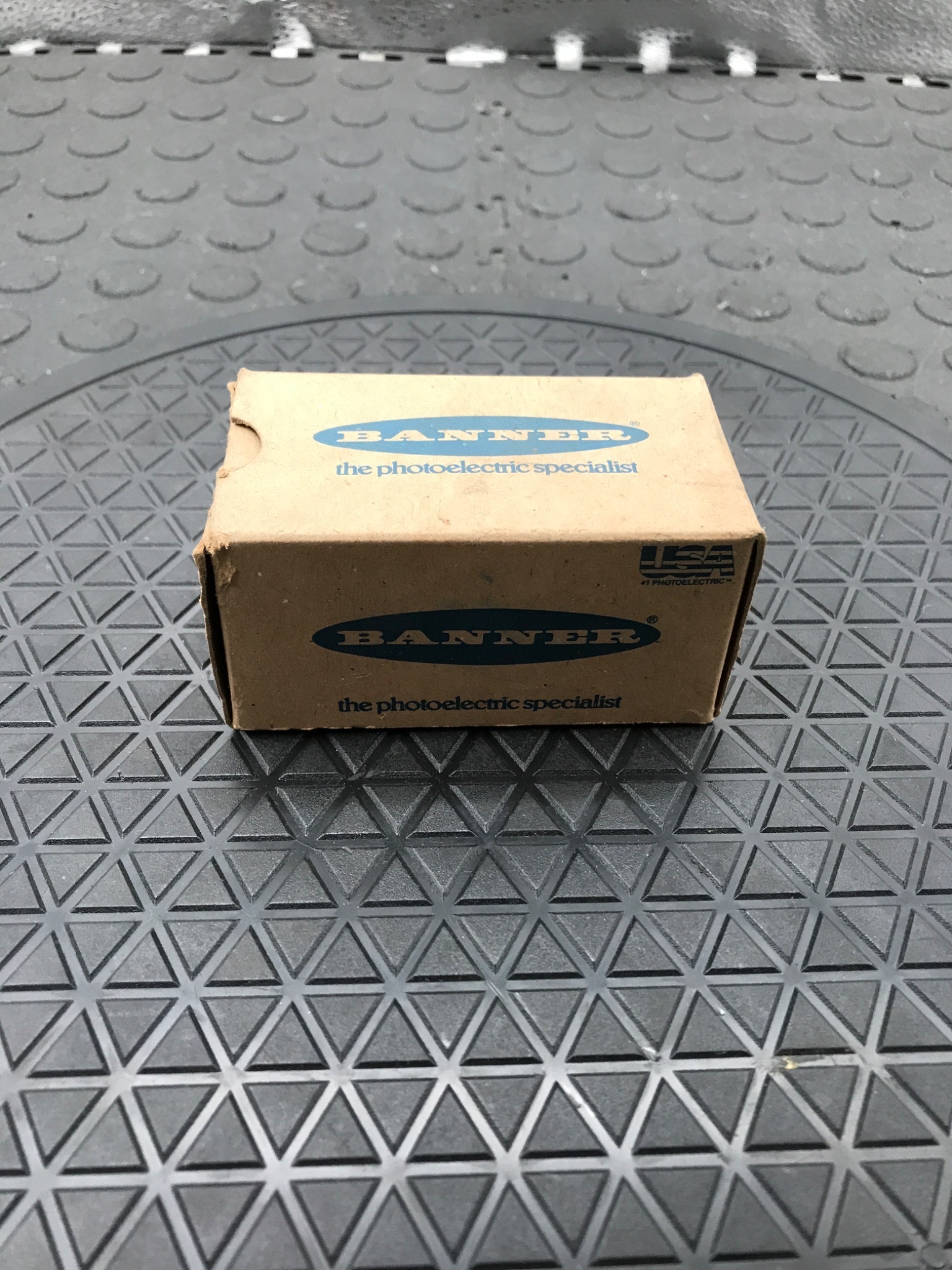 BANNER PBT-1 MULTI-BEAM 3 & 4-Wire Power Block NEW 2