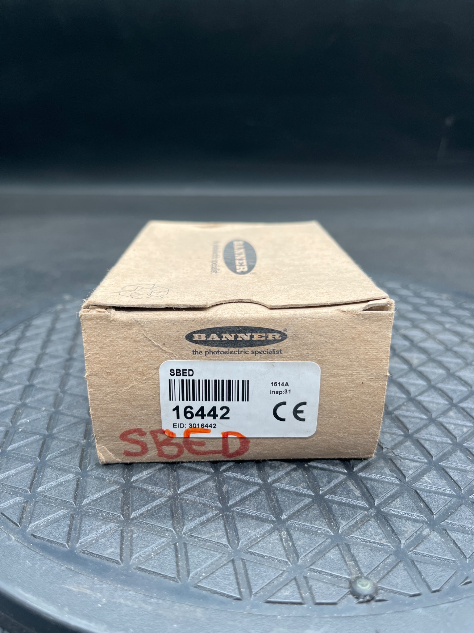 BANNER SBED 16442 MULTI-BEAM 3/4-Wire Scanner Block Emitter NEW 0