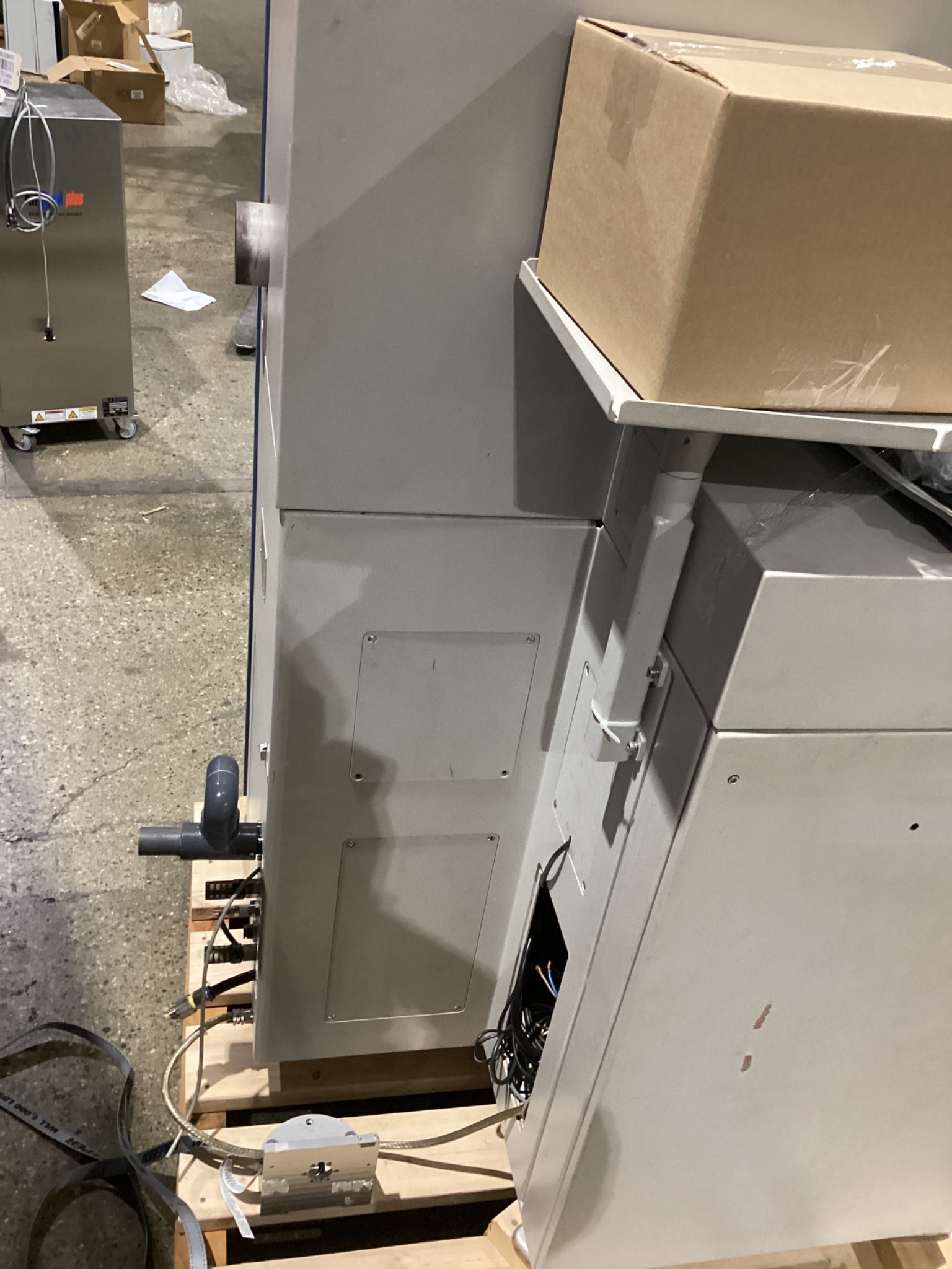KULICKE & SOFFA 7100AD DICING SAW USED 3
