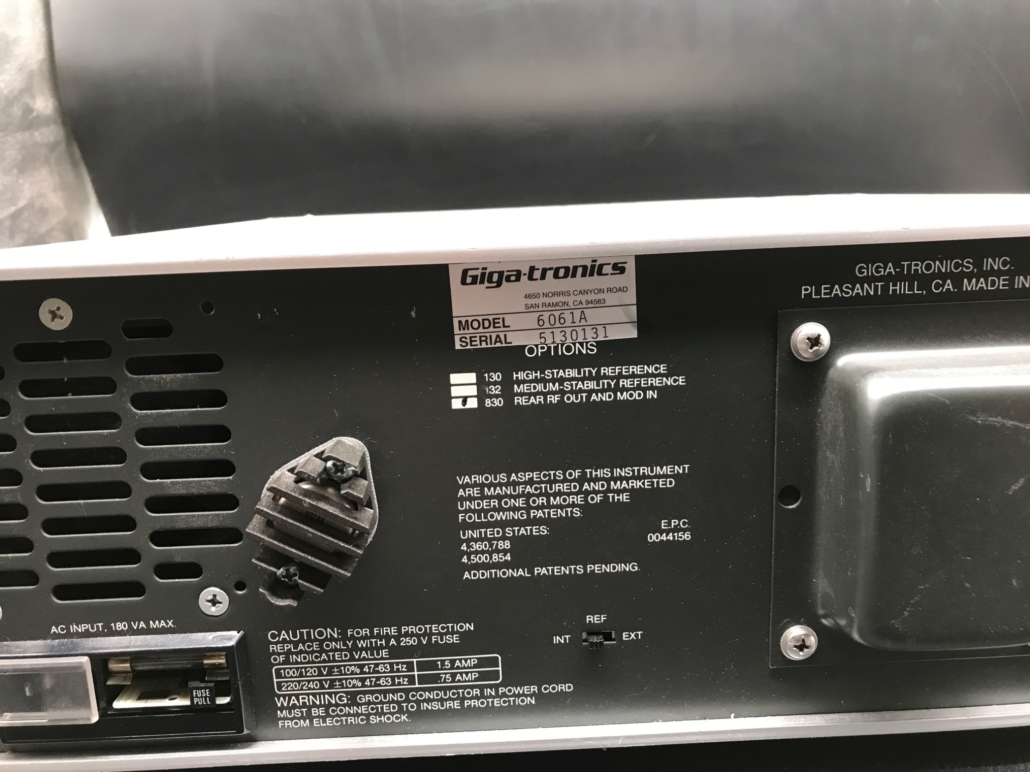 Giga-tronics 6061A Synthesized RF Signal Generator 10kHz-1050MHz USED 3