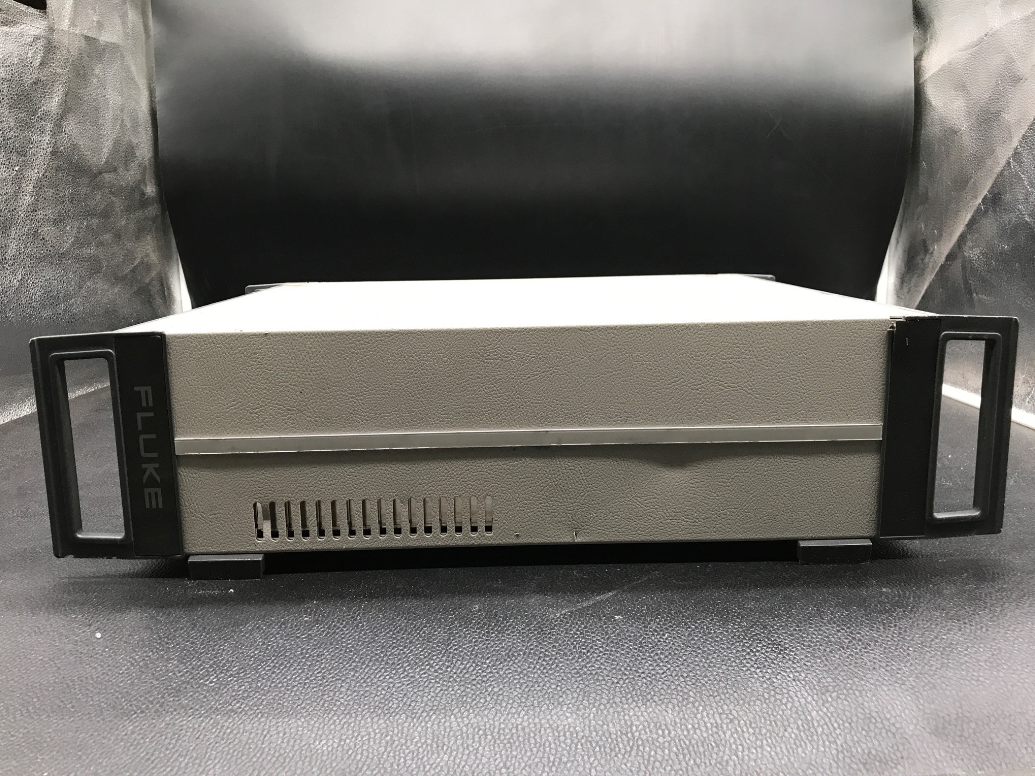Giga-tronics 6061A Synthesized RF Signal Generator 10kHz-1050MHz USED 4