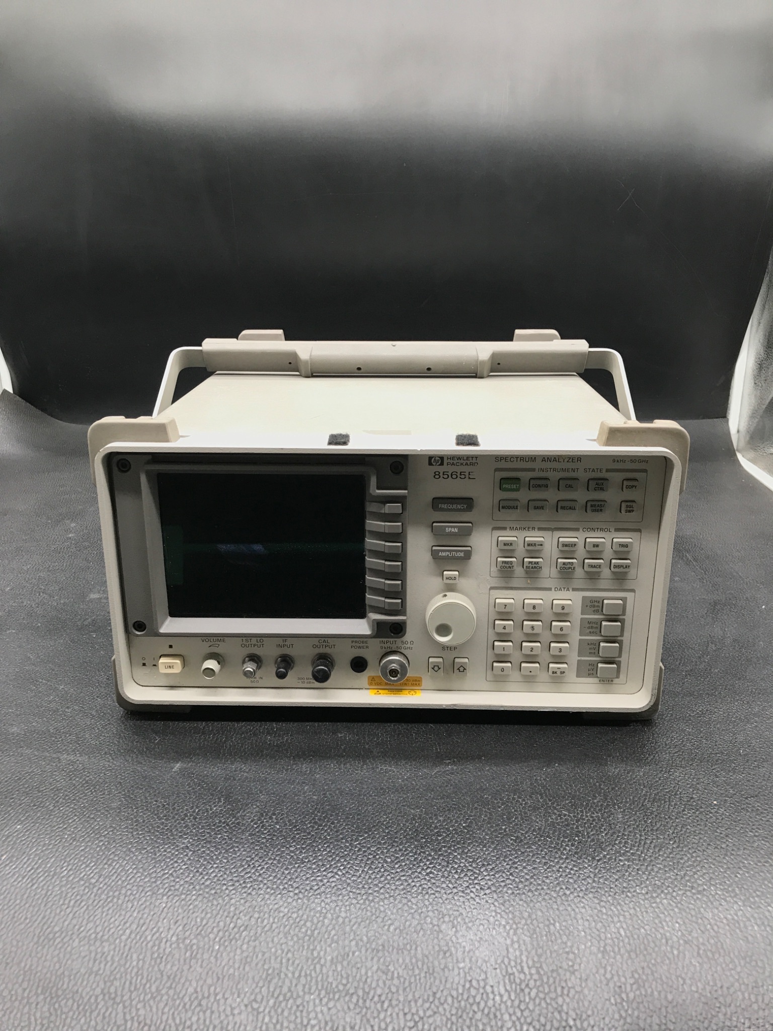 Hewlett-Packard 8565E Spectrum Analyzer 9kHz-50GHz USED 0