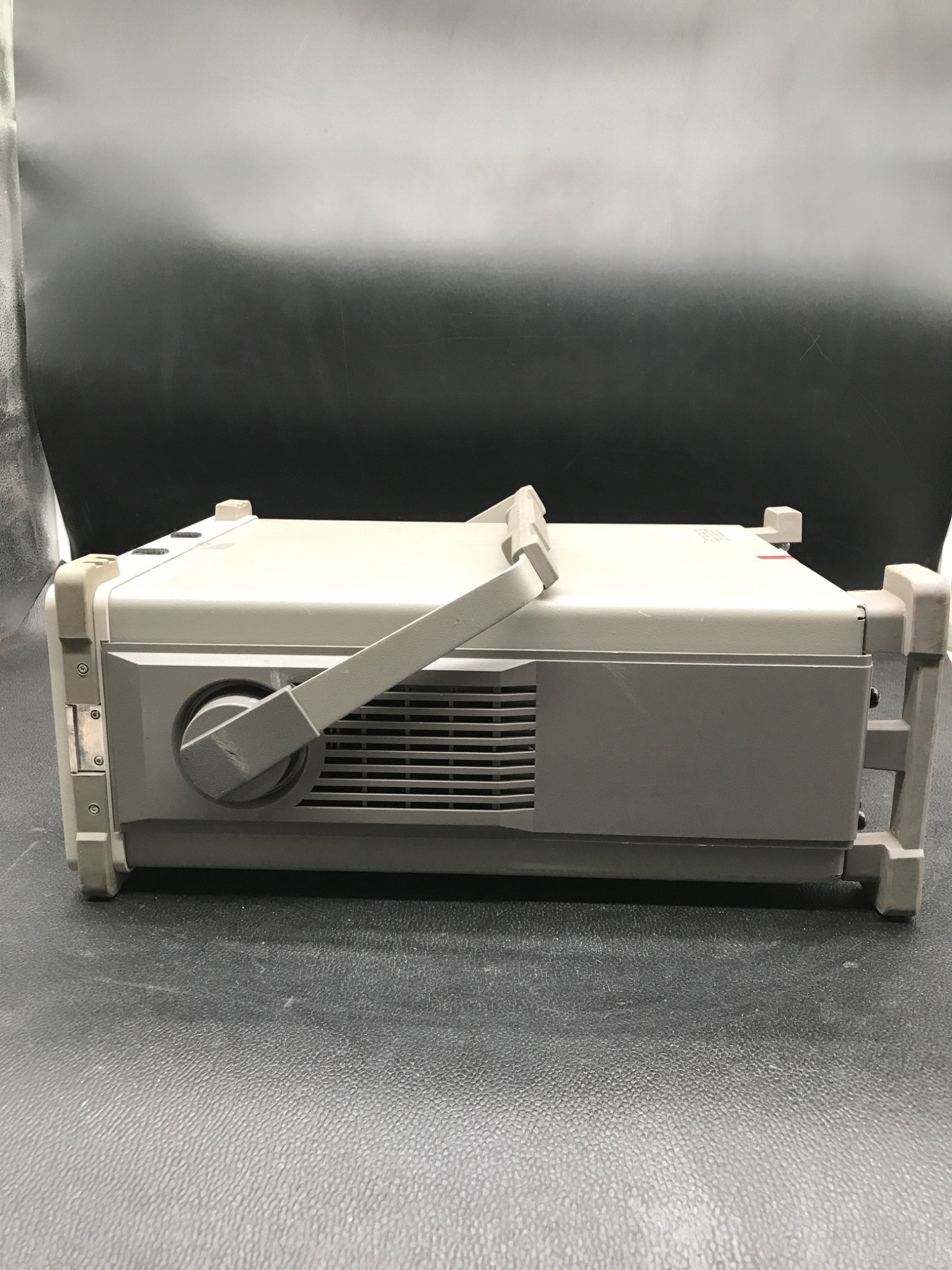 Hewlett-Packard 8565E Spectrum Analyzer 9kHz-50GHz USED 1