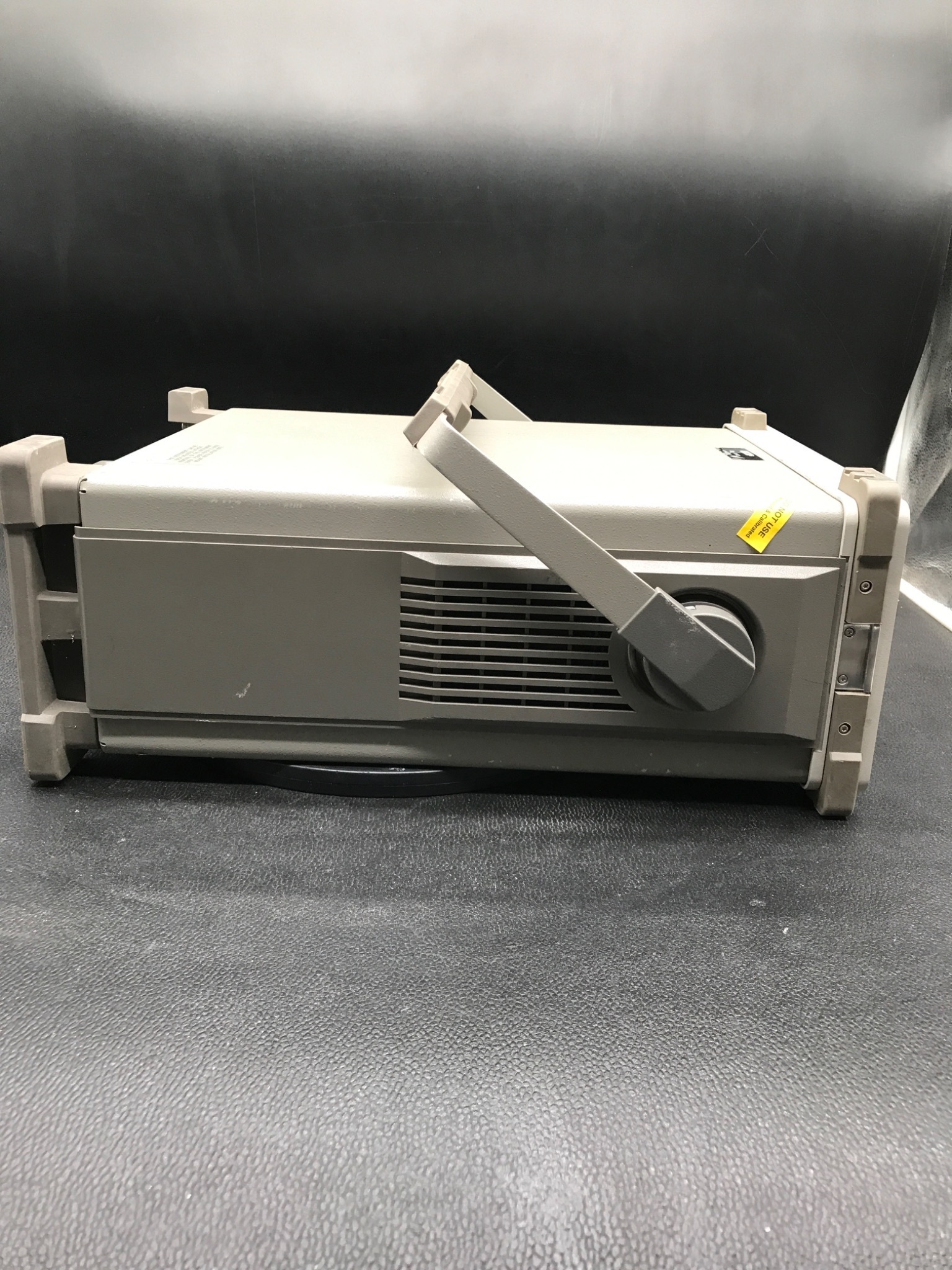 Hewlett-Packard 8564E Spectrum Analyzer 9kHz-40GHz USED 1