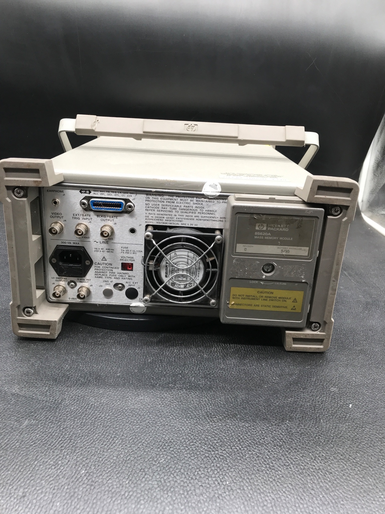 Hewlett-Packard 8564E Spectrum Analyzer 9kHz-40GHz USED 2