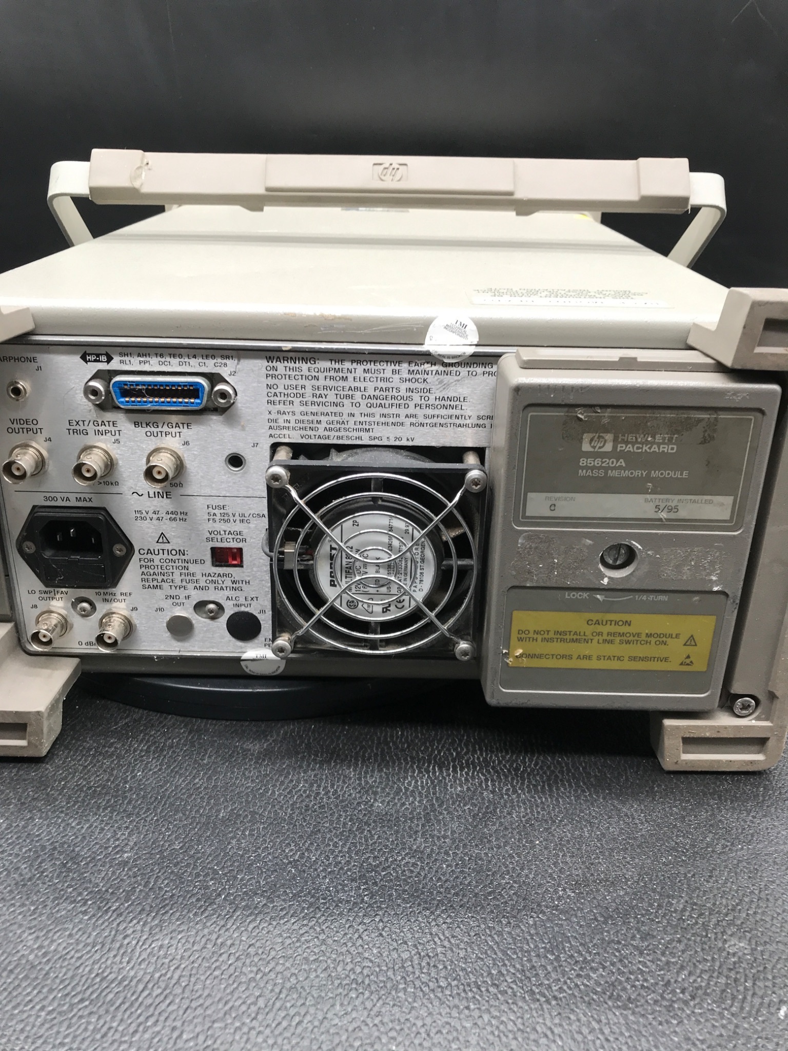 Hewlett-Packard 8564E Spectrum Analyzer 9kHz-40GHz USED 4
