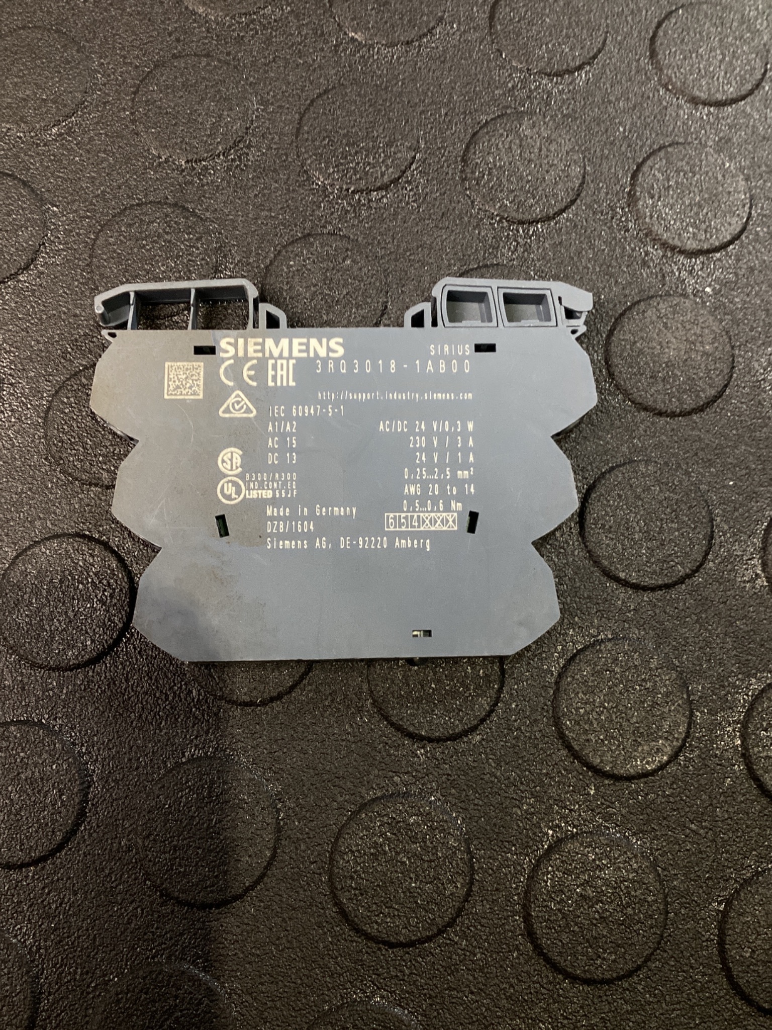 Siemens 3RQ3018-1AB00 SIRIUS Interface Relay Module USED 0