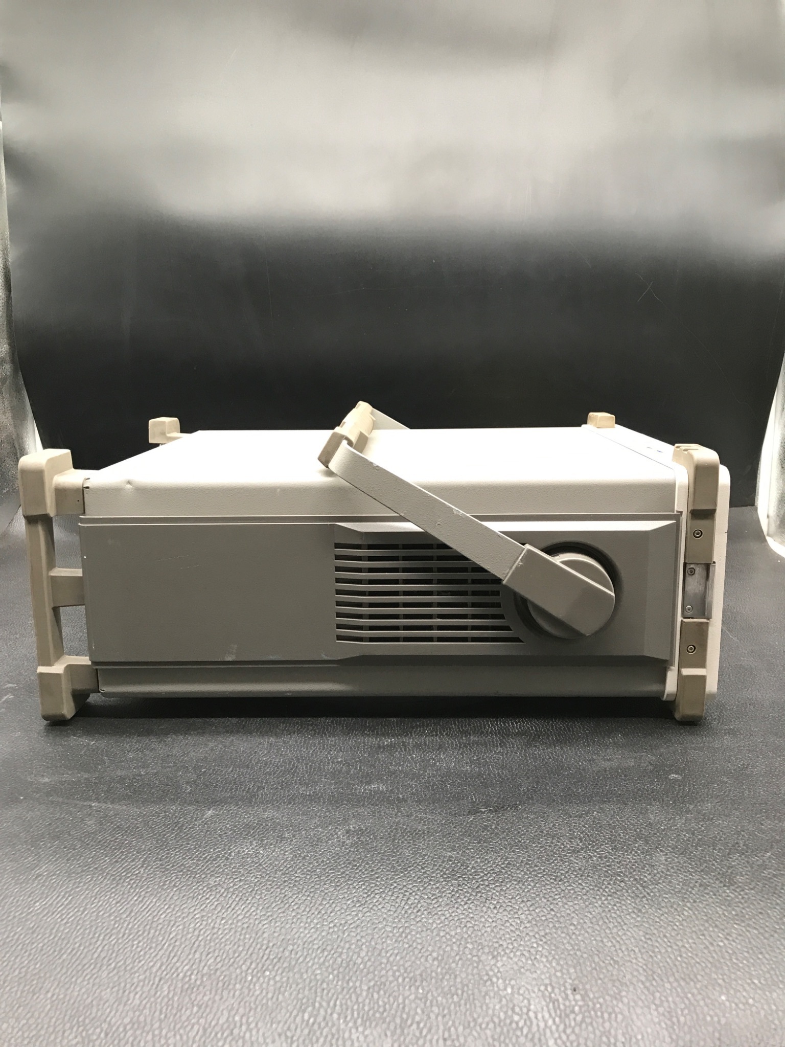 Agilent 8563EC Spectrum Analyzer 9kHz-26.5GHz USED / FOR PARTS ONLY 1