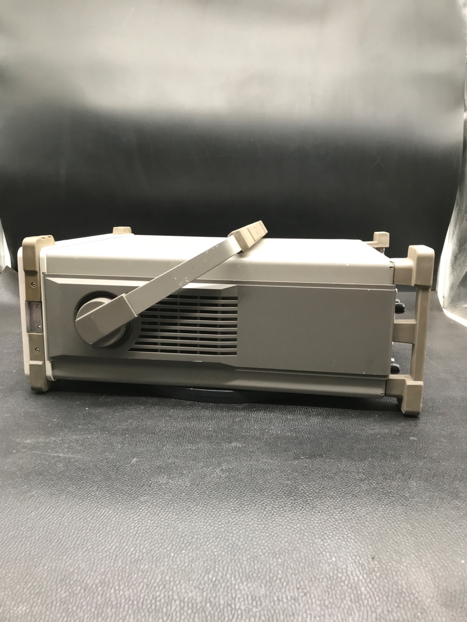 Agilent 8563EC Spectrum Analyzer 9kHz-26.5GHz USED / FOR PARTS ONLY 3