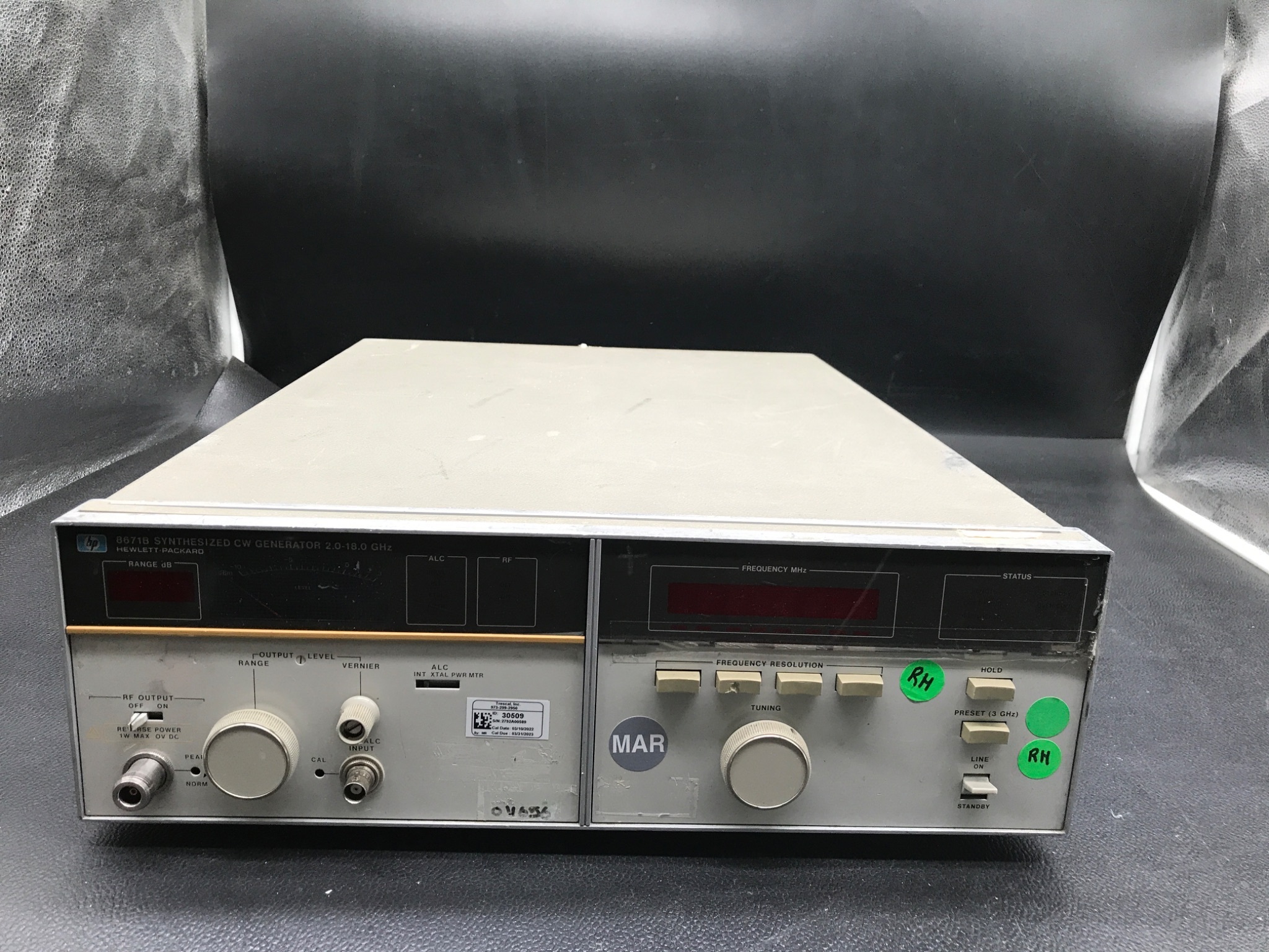 Hewlett-Packard 8671B Synthesized CW Generator 2.0-18.0 GHz USED / FOR PARTS ONLY 0