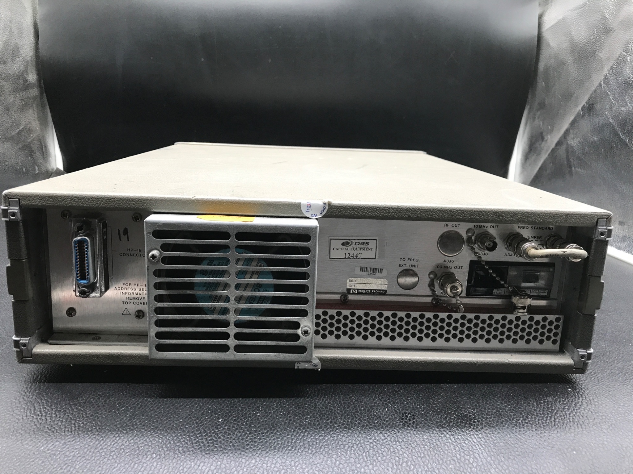 Hewlett-Packard 8671B Synthesized CW Generator 2.0-18.0 GHz USED / FOR PARTS ONLY 2
