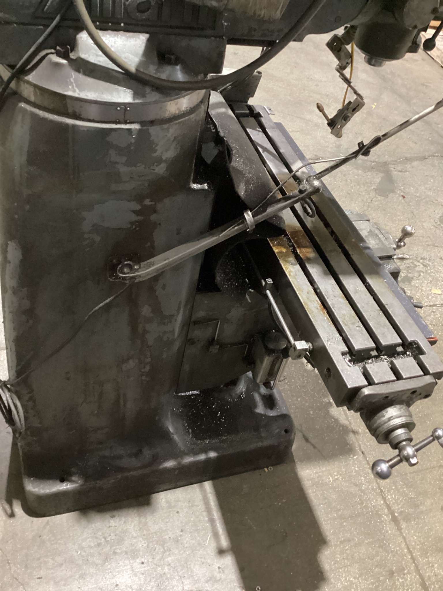ALLIANT 1-1/2 TCS Vertical Turret Milling Machine w/ DRO & Power Feed USED 4