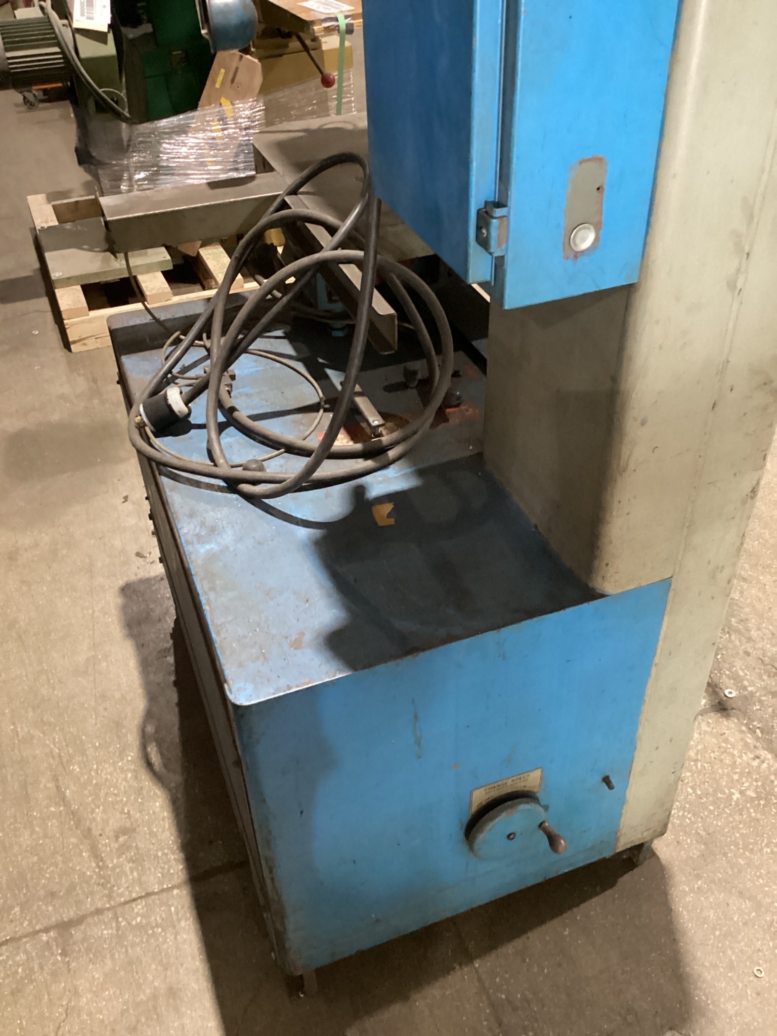 GROB 4V-24 Vertical Bandsaw USED 4