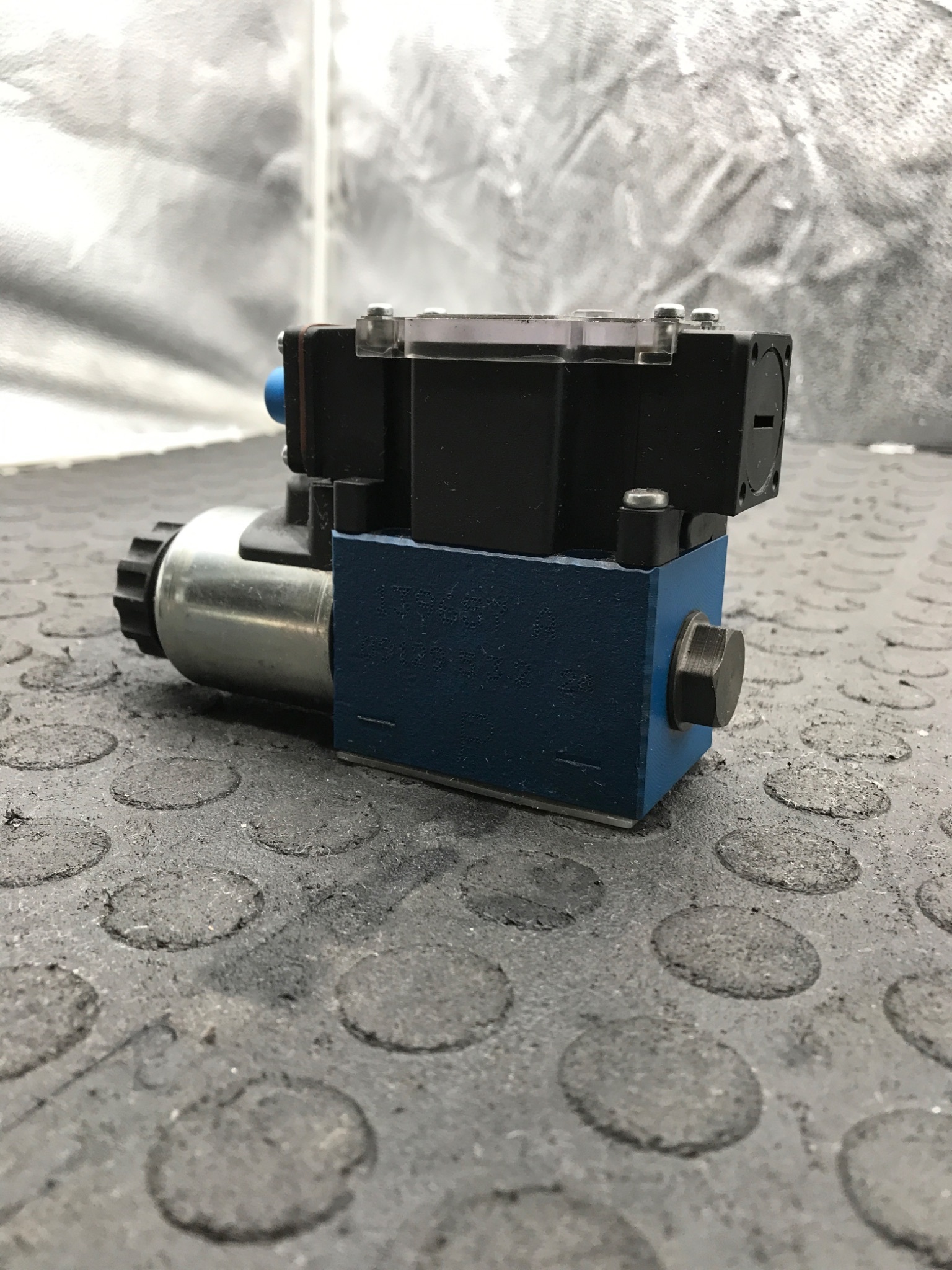 REXROTH 4WE 6 D62/EG24 Spool Valve USED 3
