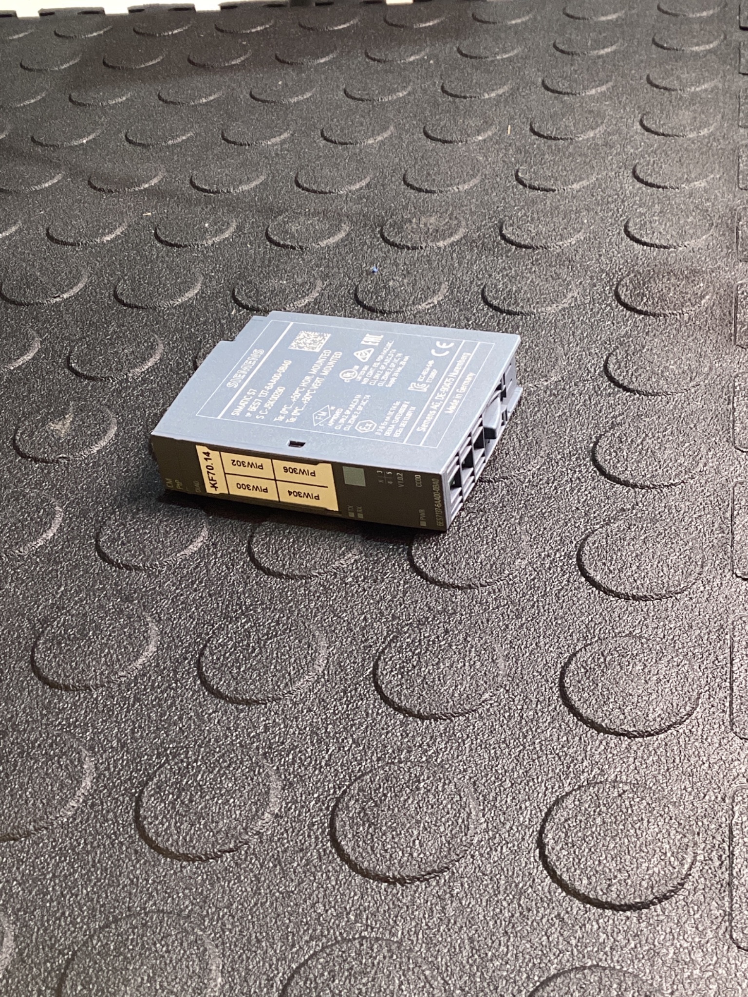 Siemens 6ES7 137-6AA00-0BA0 SIMATIC ET200SP Interface Module USED 1