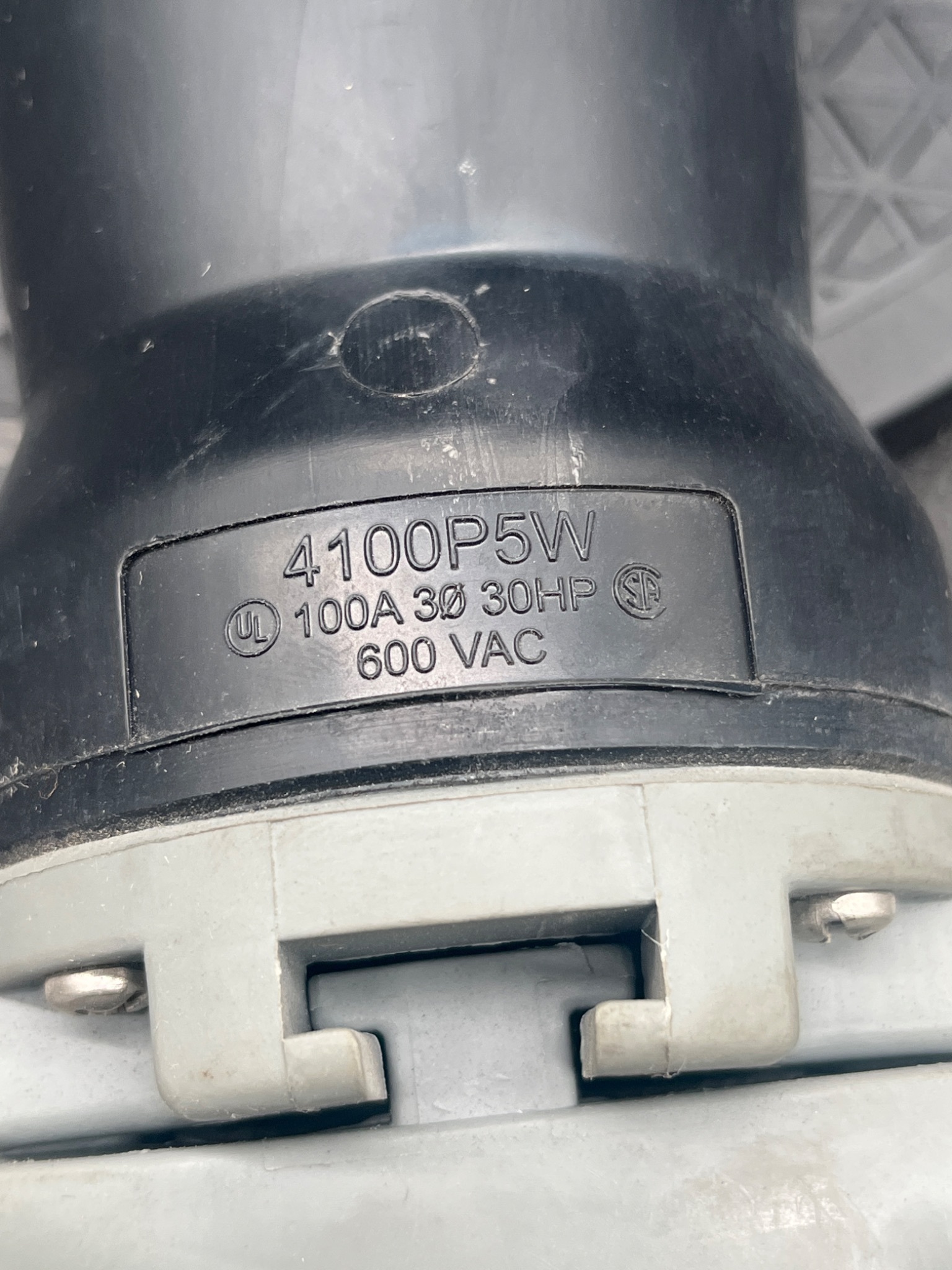 Hubbell 4100P5W Pin & Sleeve Plug USED 2