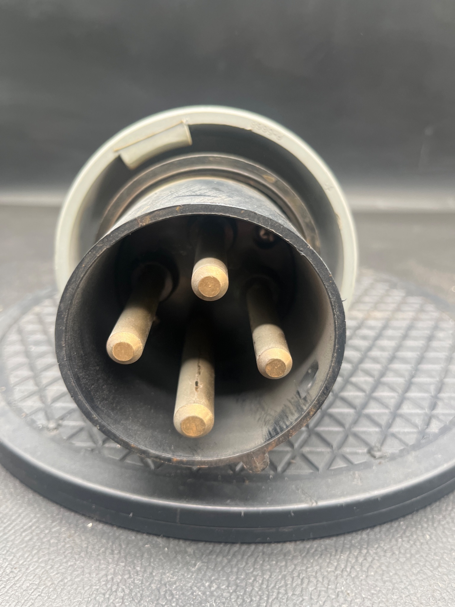 Hubbell 4100P5W Pin & Sleeve Plug USED 3