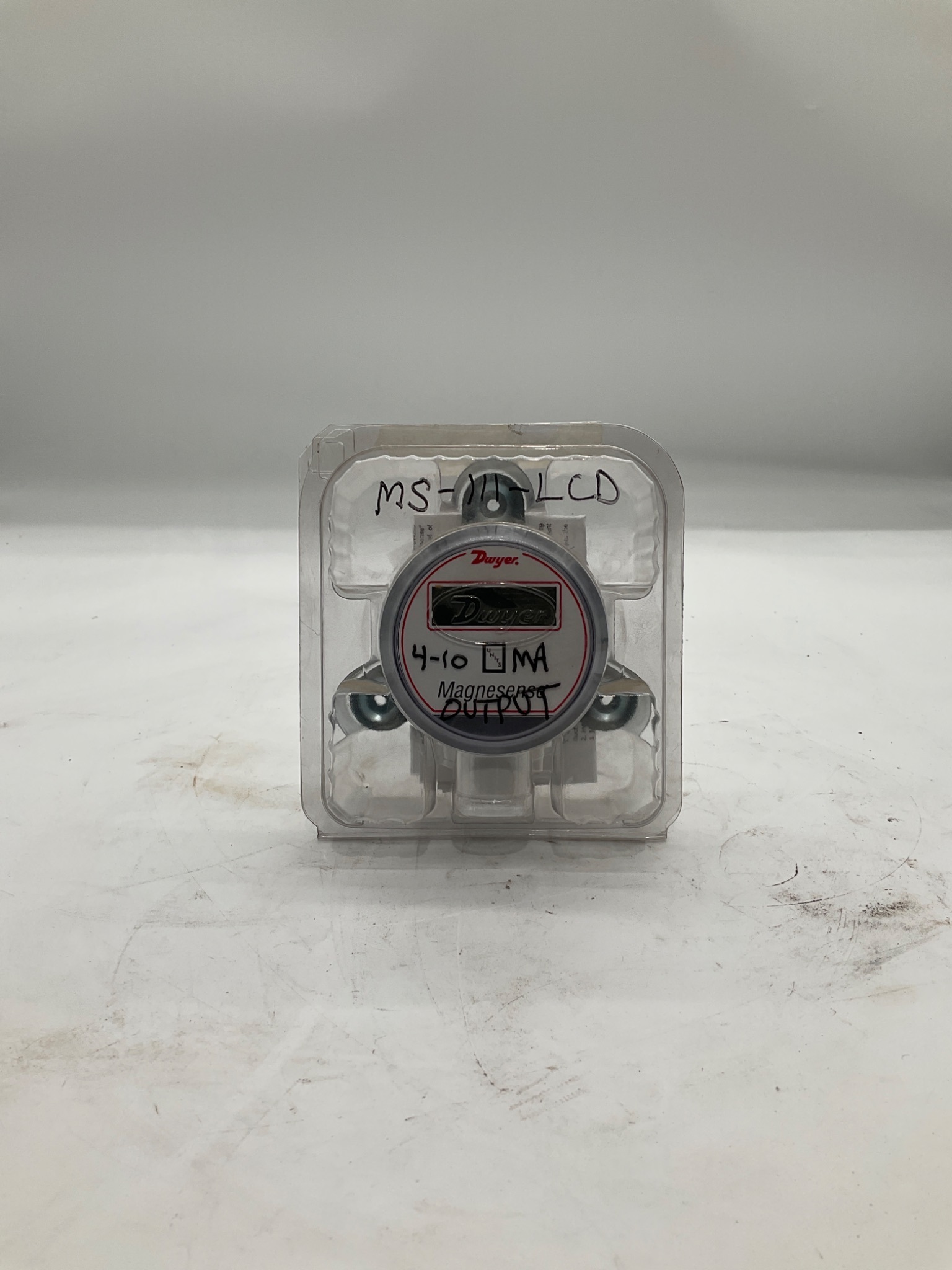 DWYER MS-111-LCD Magnesense Differential Pressure Transmitter NEW 4