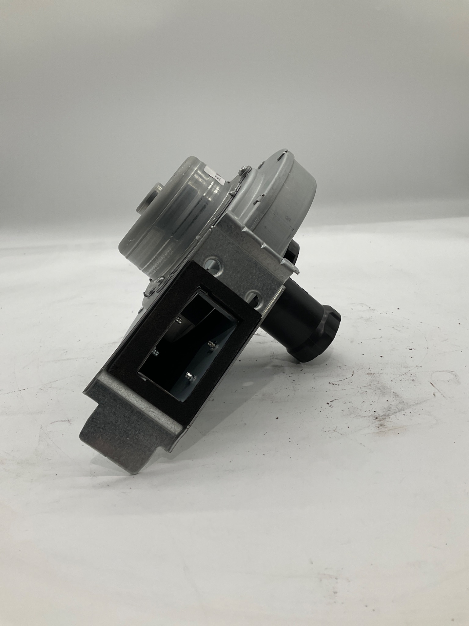 SHINANO KENSHI M015A-01000-SB Combustion Fan Motor Assembly USED. 4