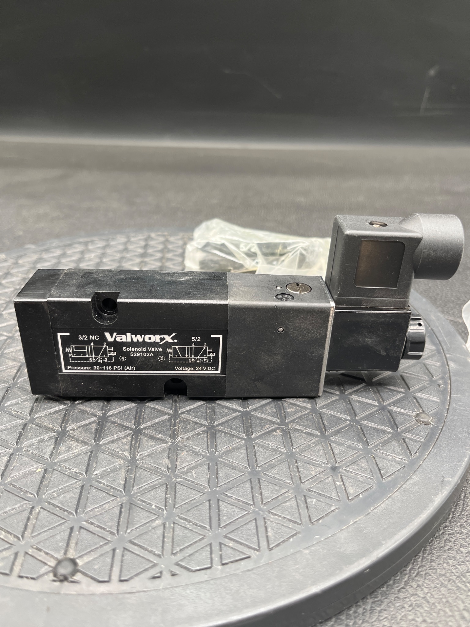 VALWORX 529102A Pneumatic Solenoid Valve 24 VDC NEW 7