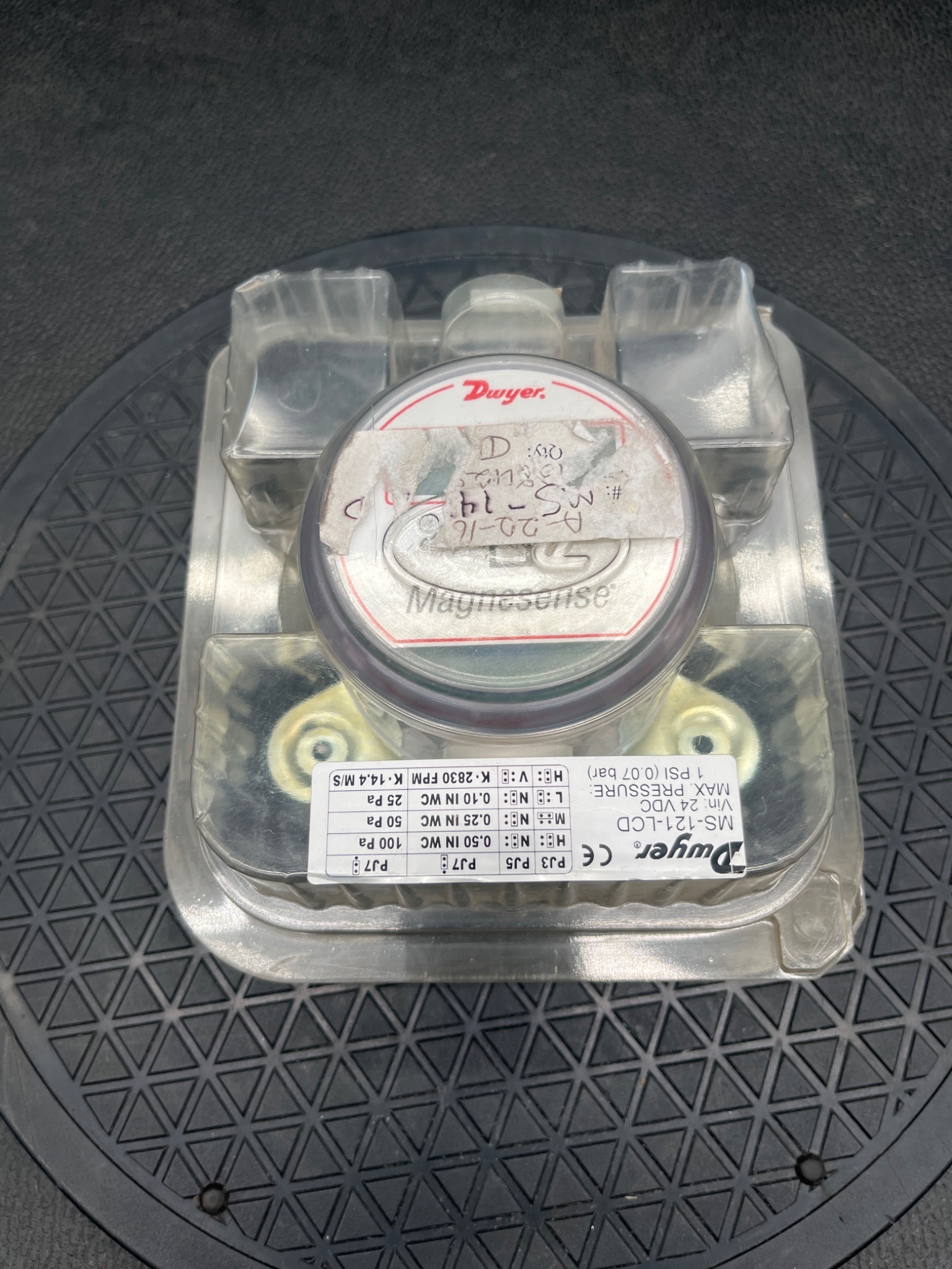 DWYER MS-121-LCD Differential Pressure Switch NEW 0
