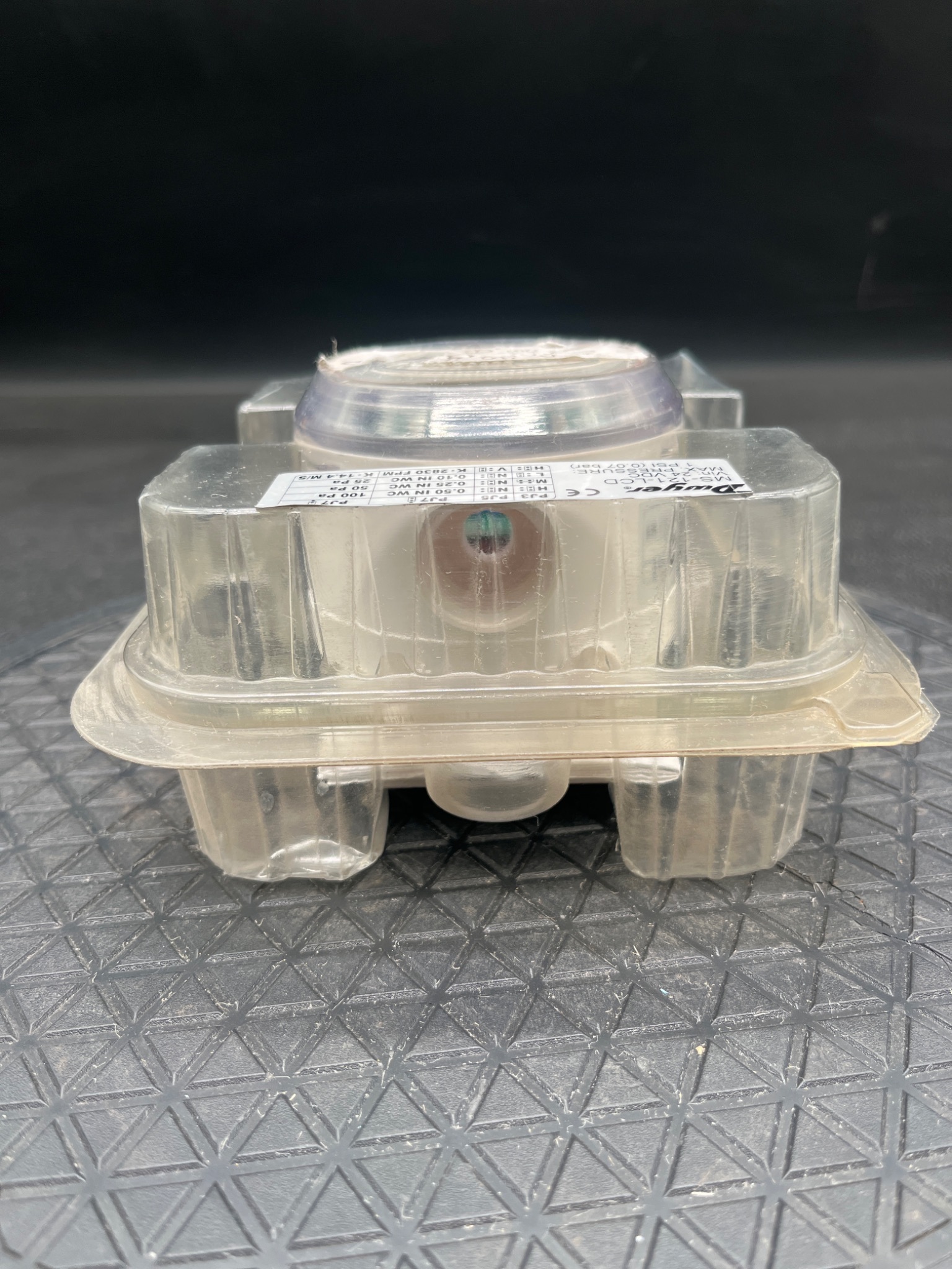 DWYER MS-121-LCD Differential Pressure Switch NEW 1