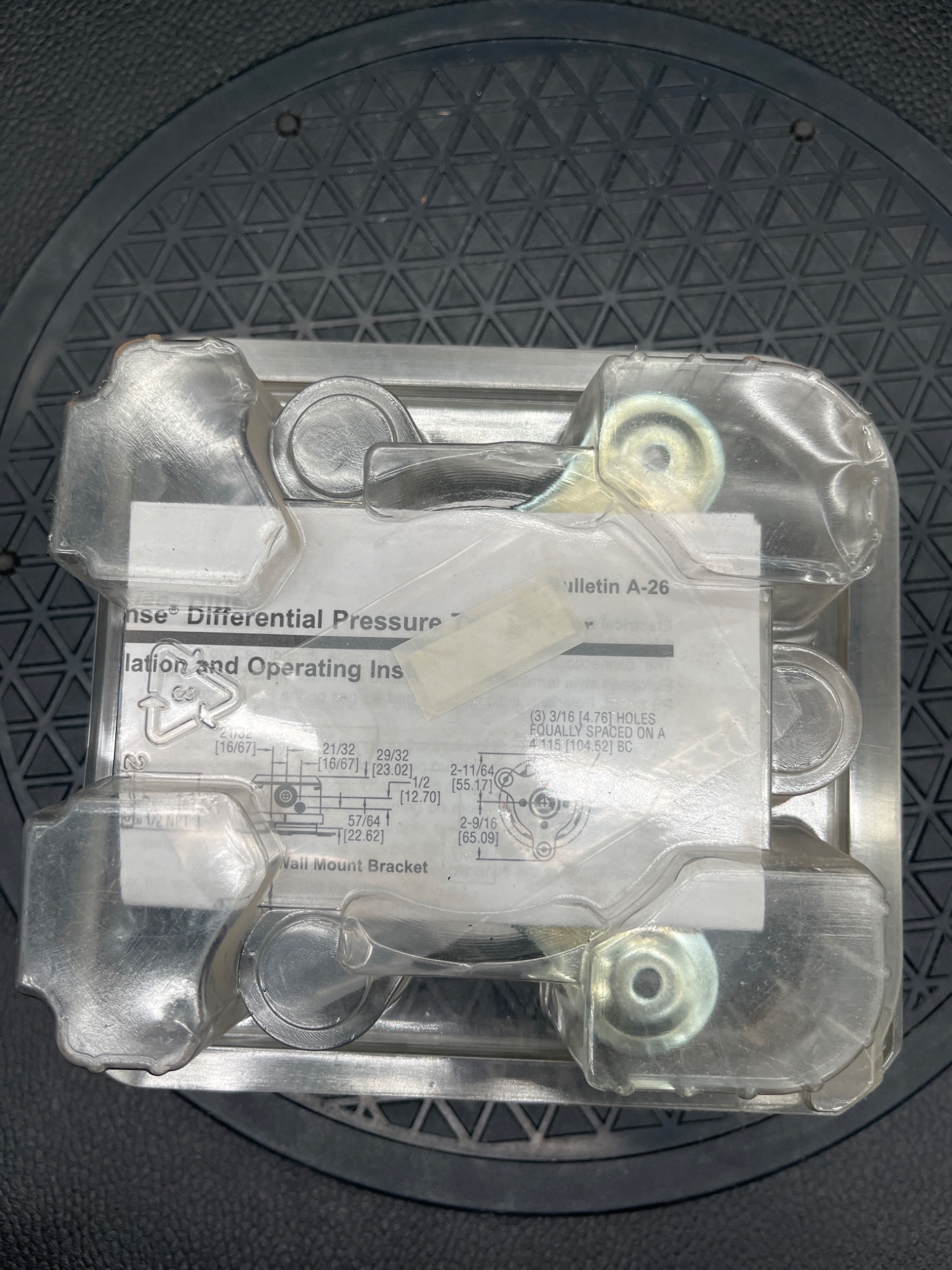 DWYER MS-121-LCD Differential Pressure Switch NEW 6