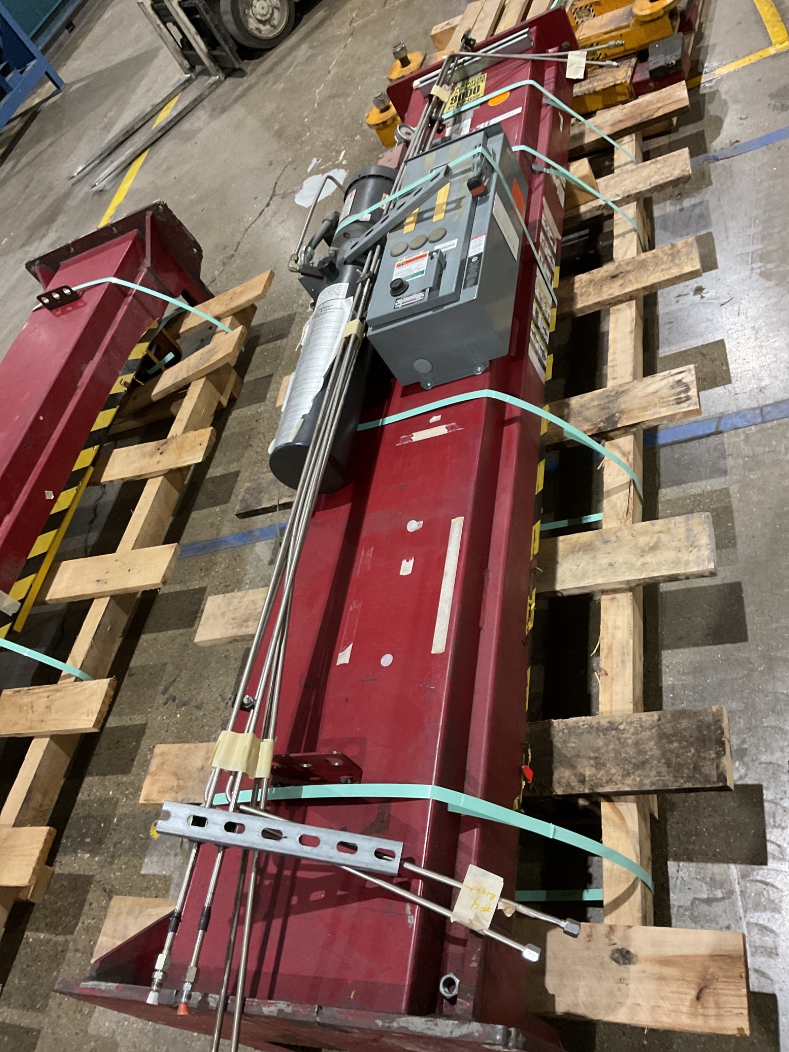 MOHAWK RESOURCES SYSTEM IA 9000# CAPACITY USED VEHICLE LIFT 103" 1