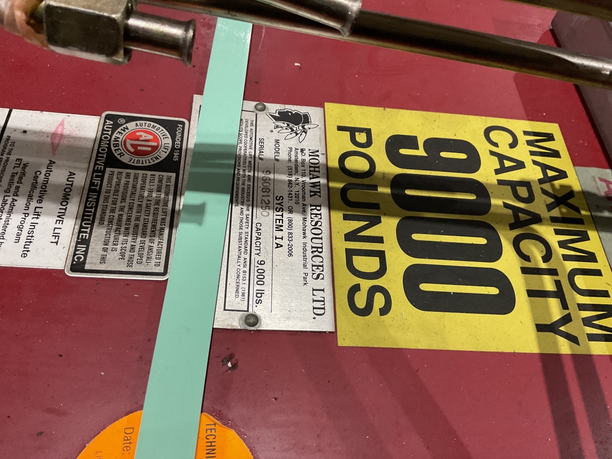 MOHAWK RESOURCES SYSTEM IA 9000# CAPACITY USED VEHICLE LIFT 103" 6