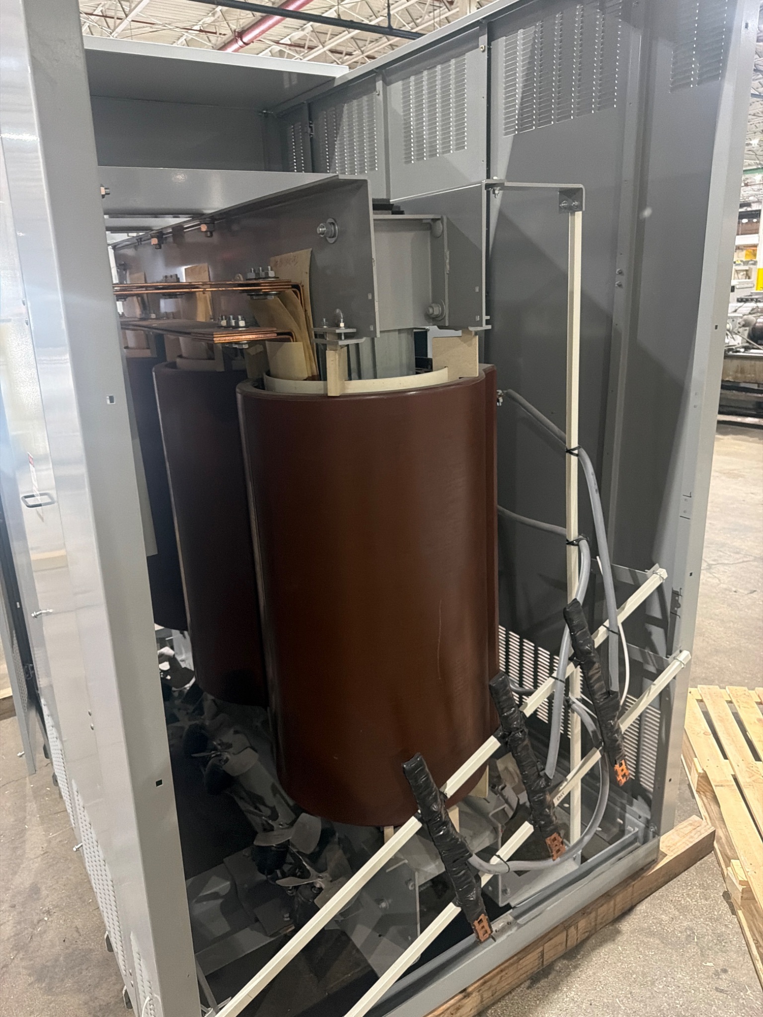 EATON 478C642H31 1250/1667 KVA Unit Substation Transformer NEW 4