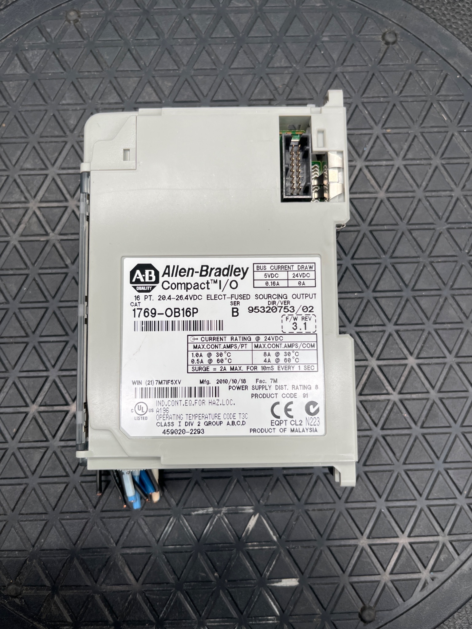 ALLEN-BRADLEY 1769-OB16P Series B Compact I/O Output Module USED 3