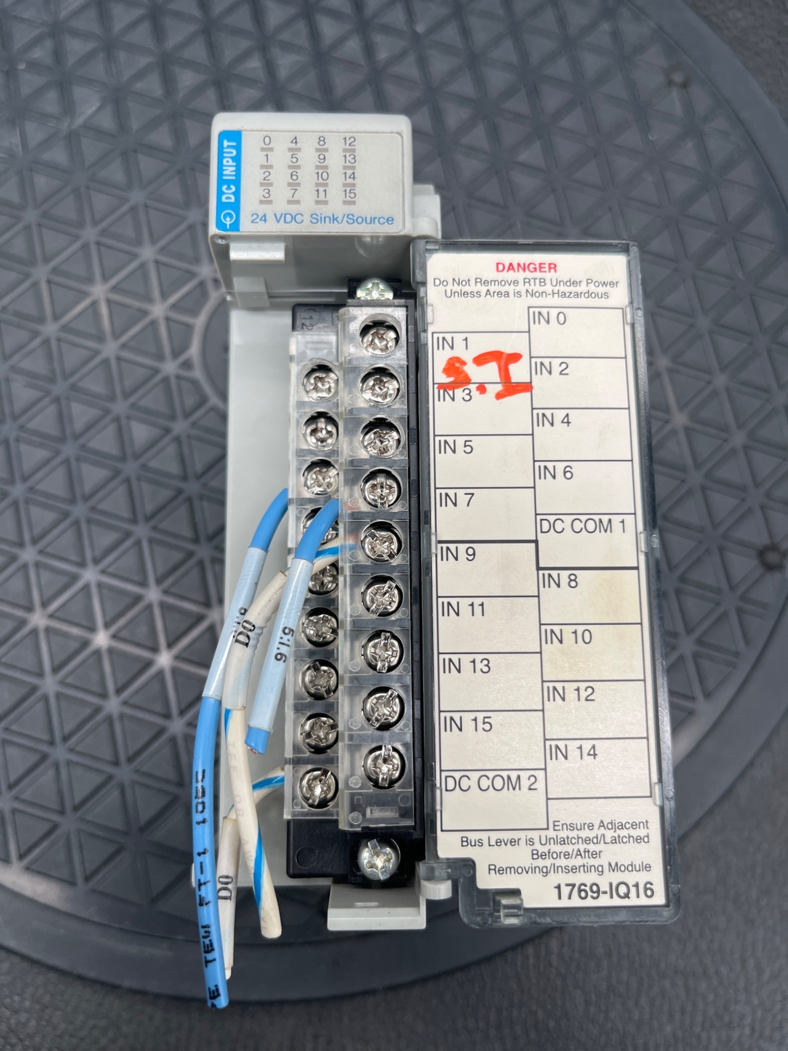 ALLEN-BRADLEY 1769-IQ16 Series A Compact I/O Input Module USED 5