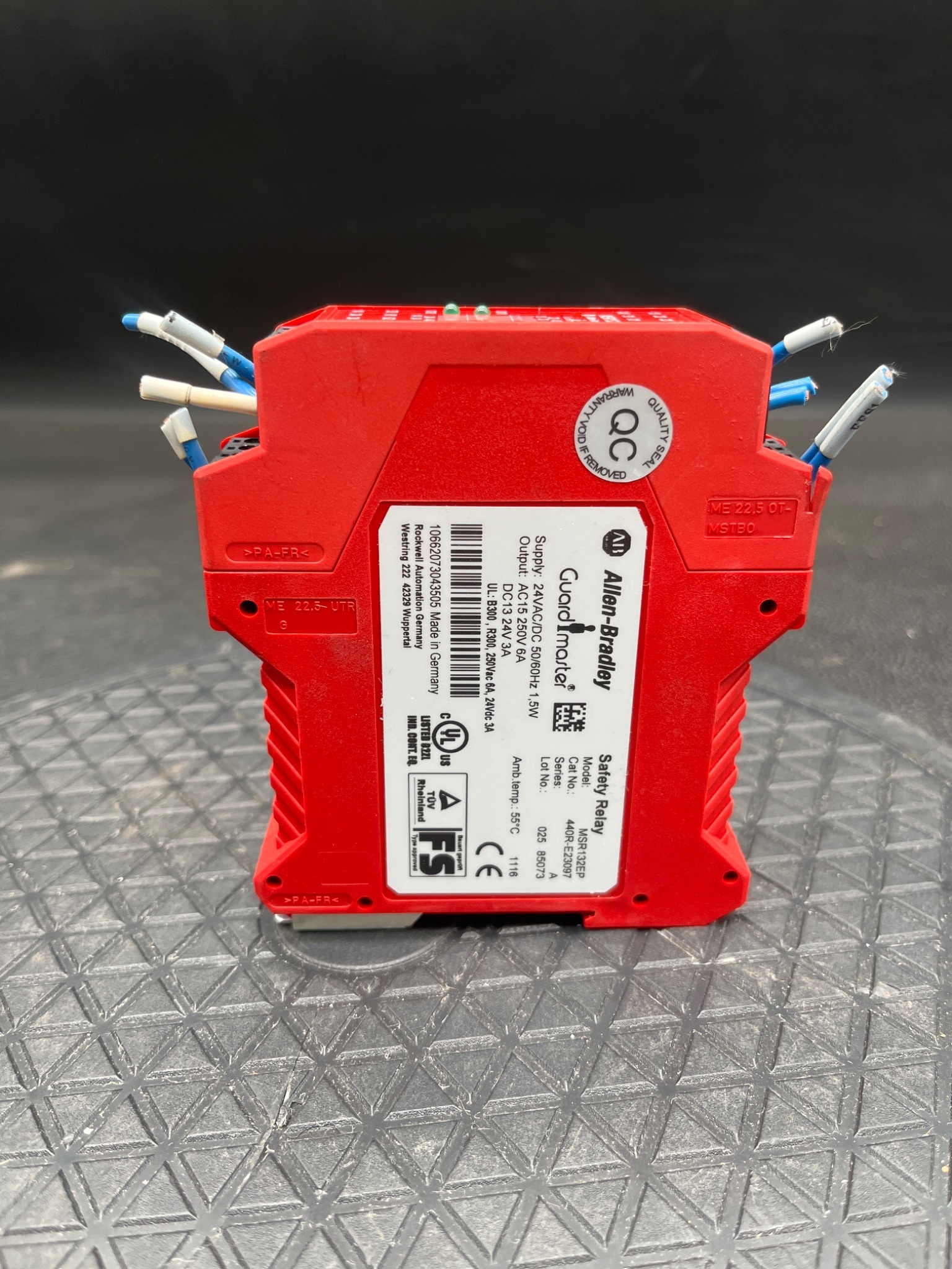 ALLEN-BRADLEY MSR132EP Guardmaster Safety Relay USED 1