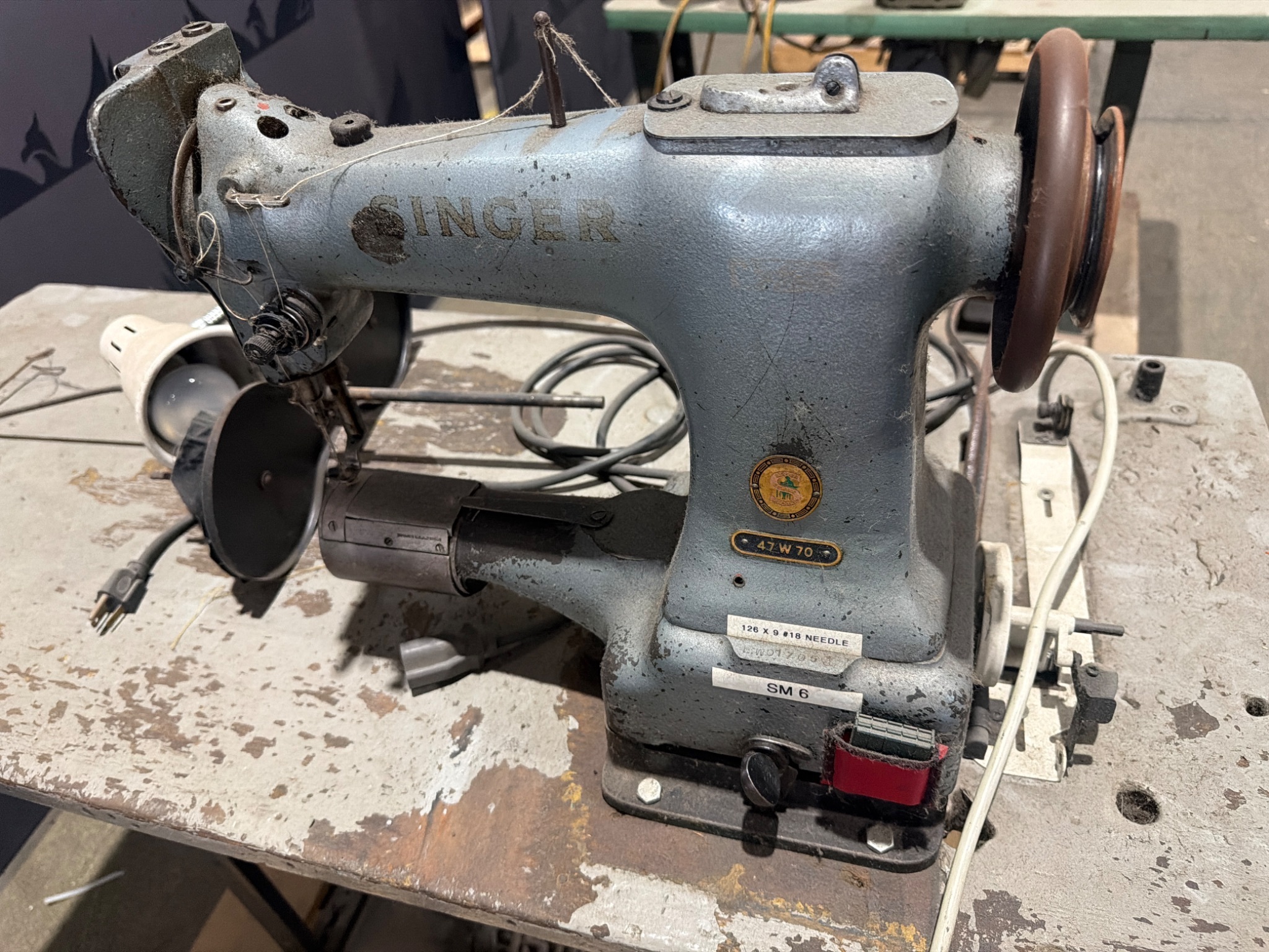 SINGER 47W70 Blind Stitch Sewing Machine USED 0