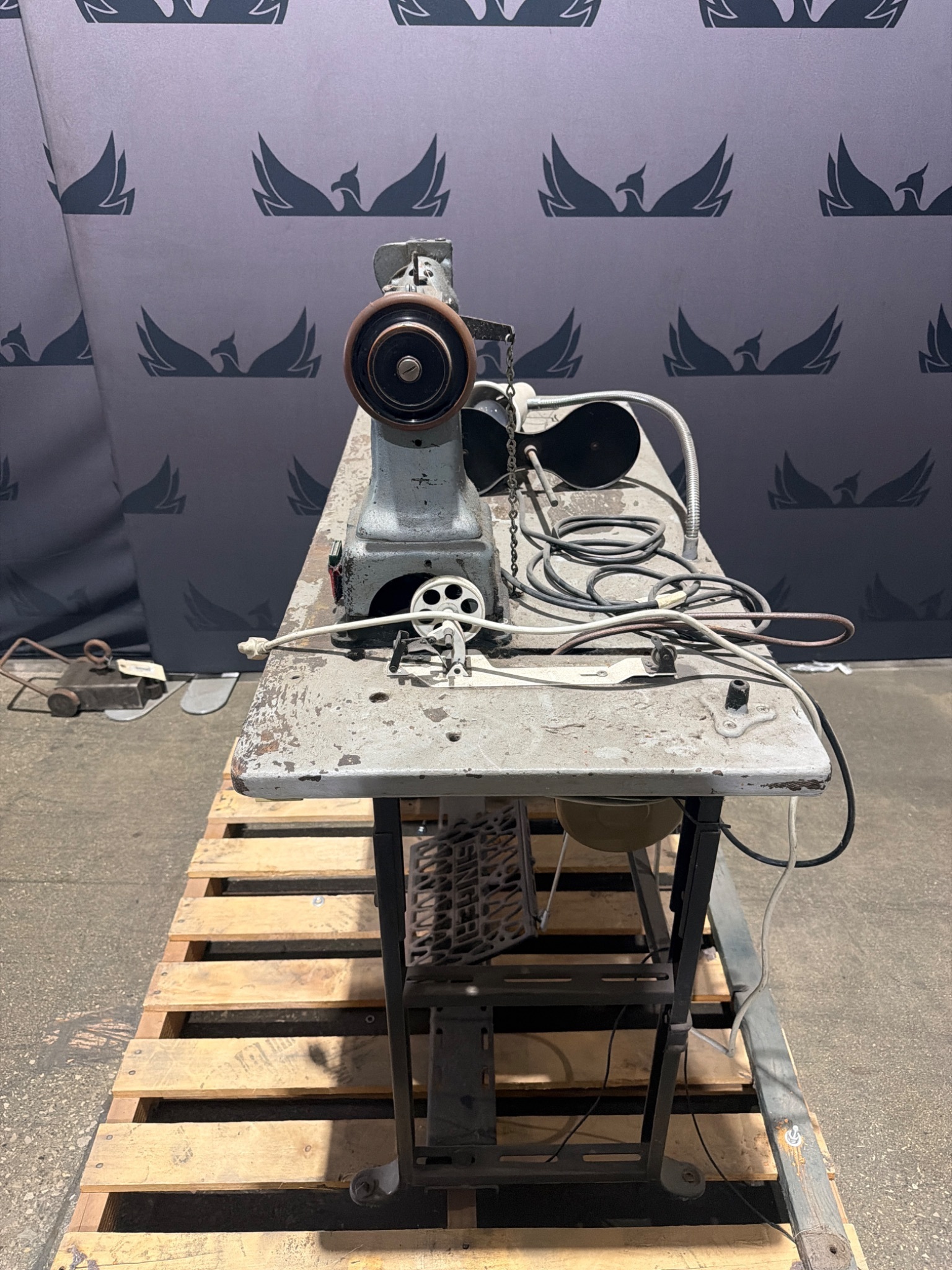 SINGER 47W70 Blind Stitch Sewing Machine USED 1