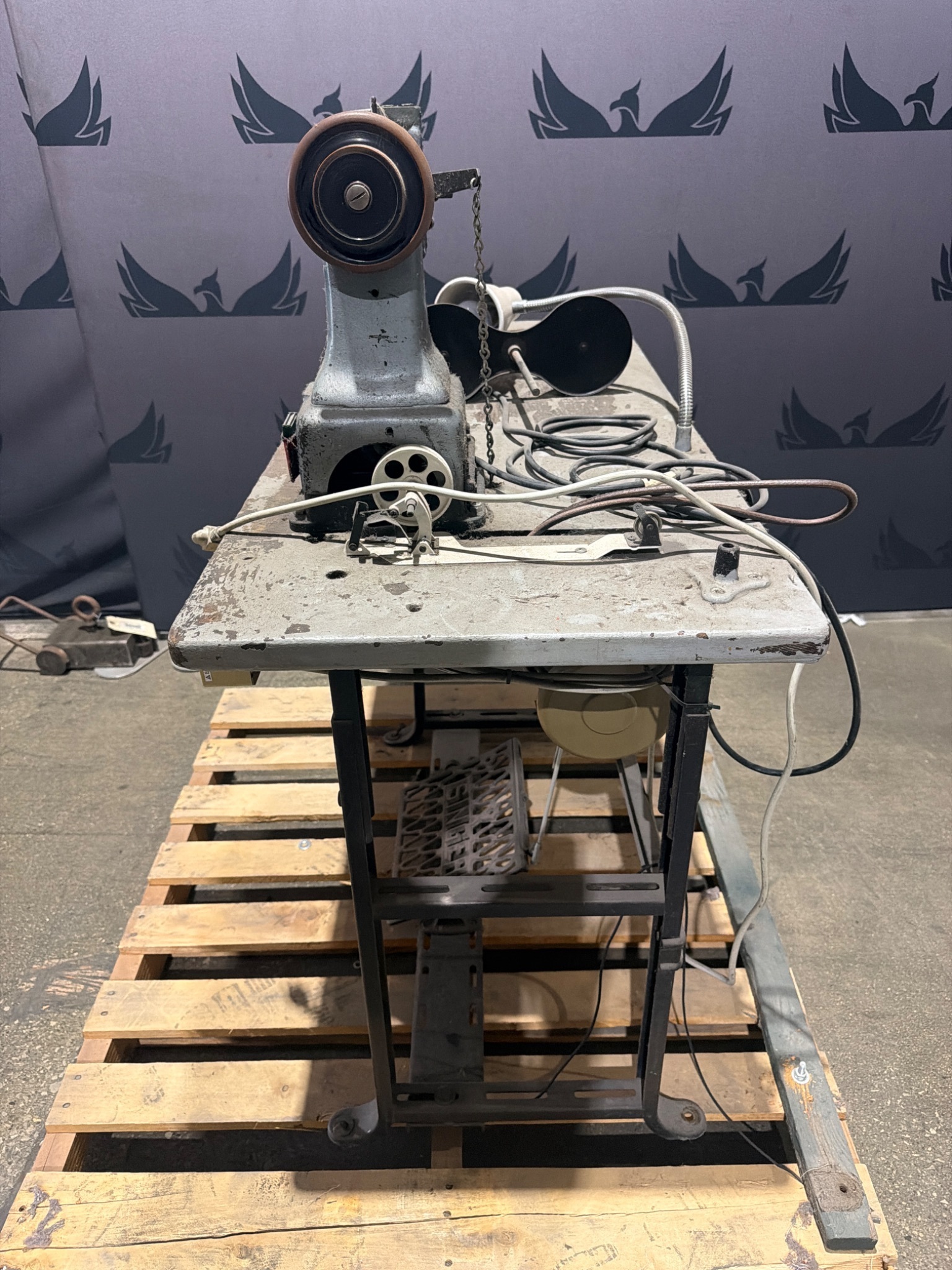 SINGER 47W70 Blind Stitch Sewing Machine USED 2