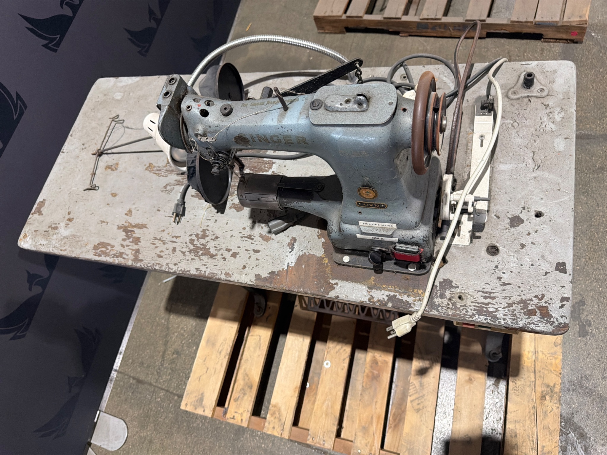 SINGER 47W70 Blind Stitch Sewing Machine USED 3