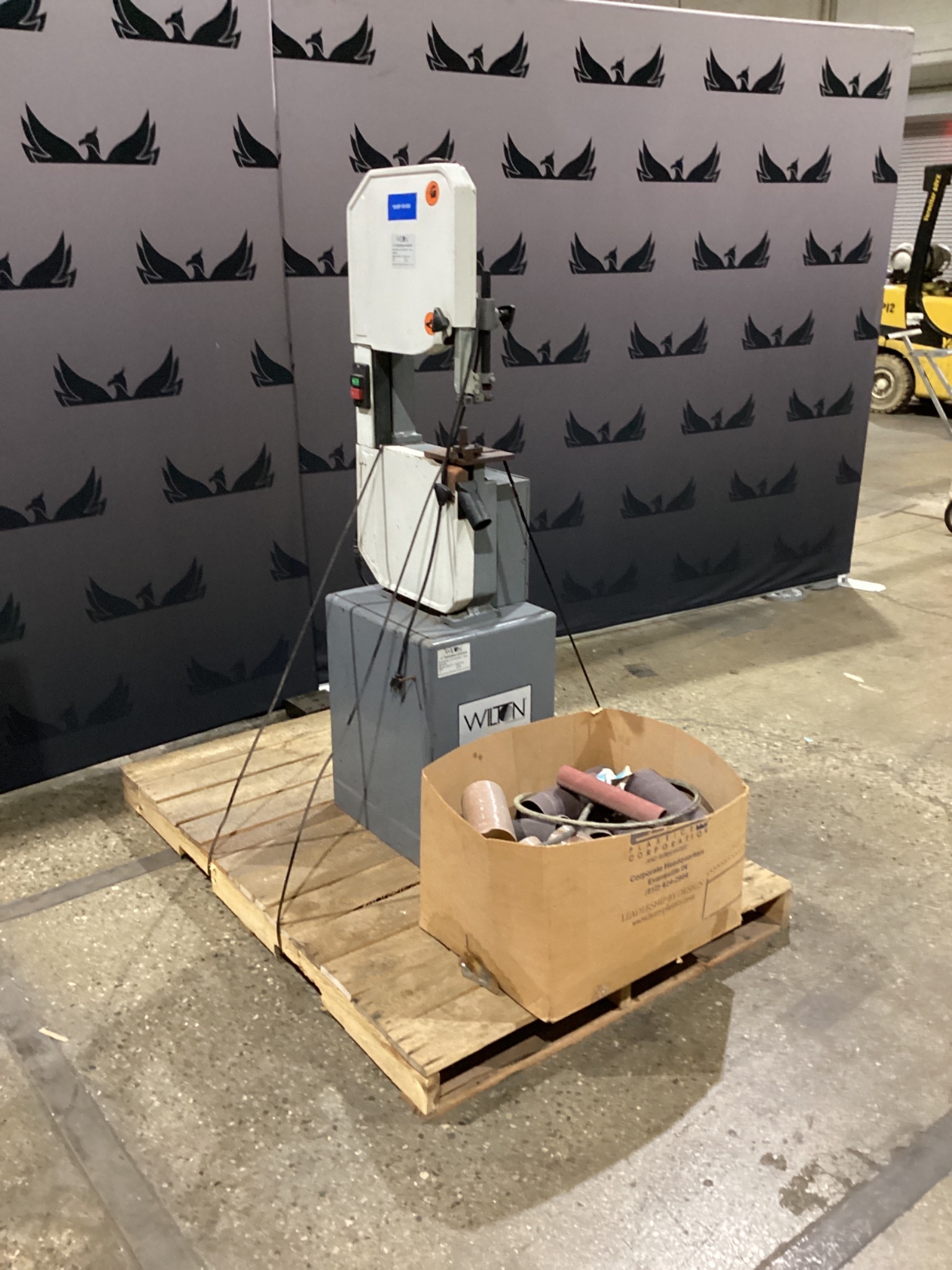 WILTON 8201 VERTICAL BAND SAW USED 2