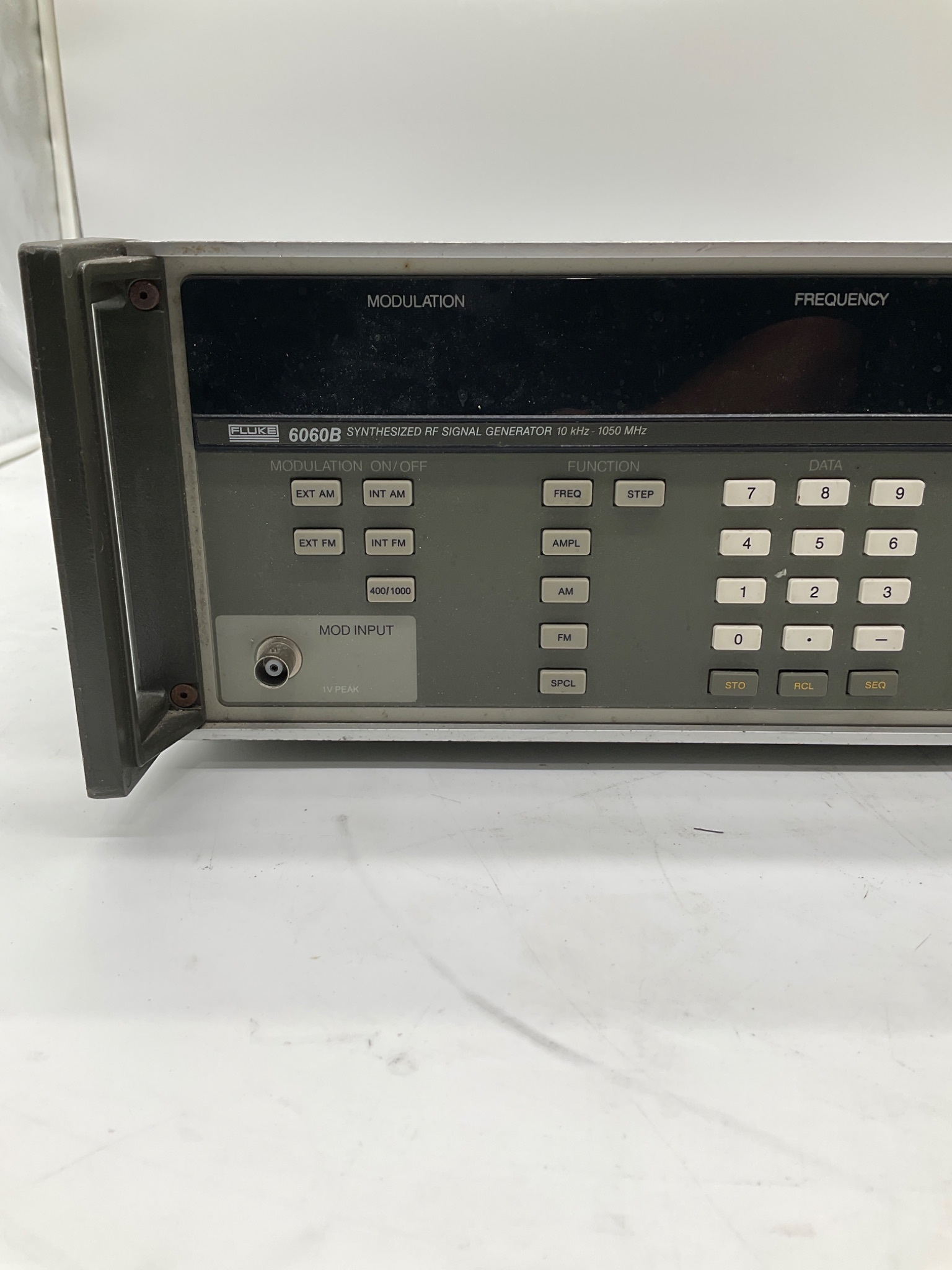 FLUKE 6060B Synthesized RF Signal Generator USED 1